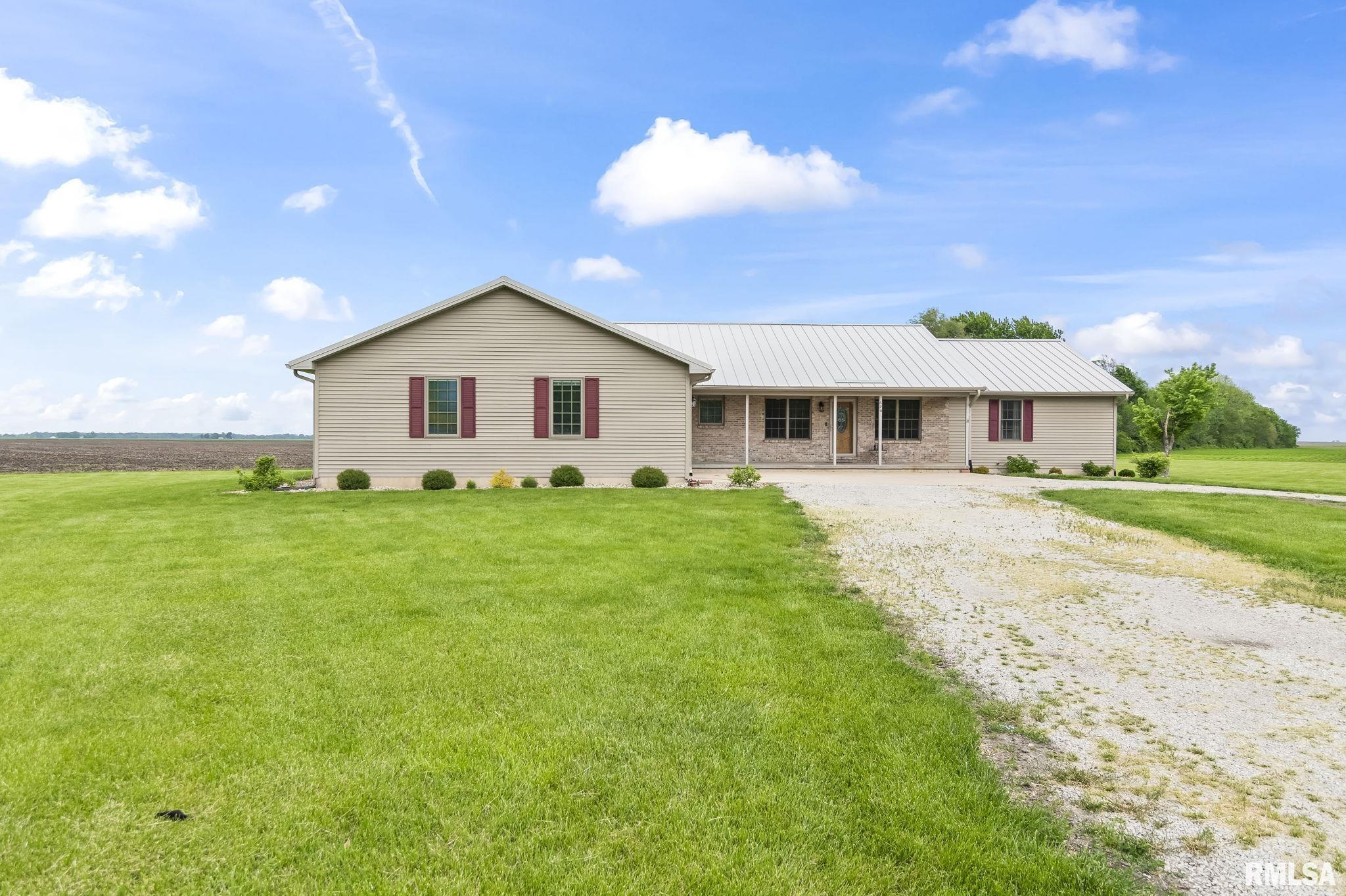 620 Ledlie Street, Dawson, Illinois image 1