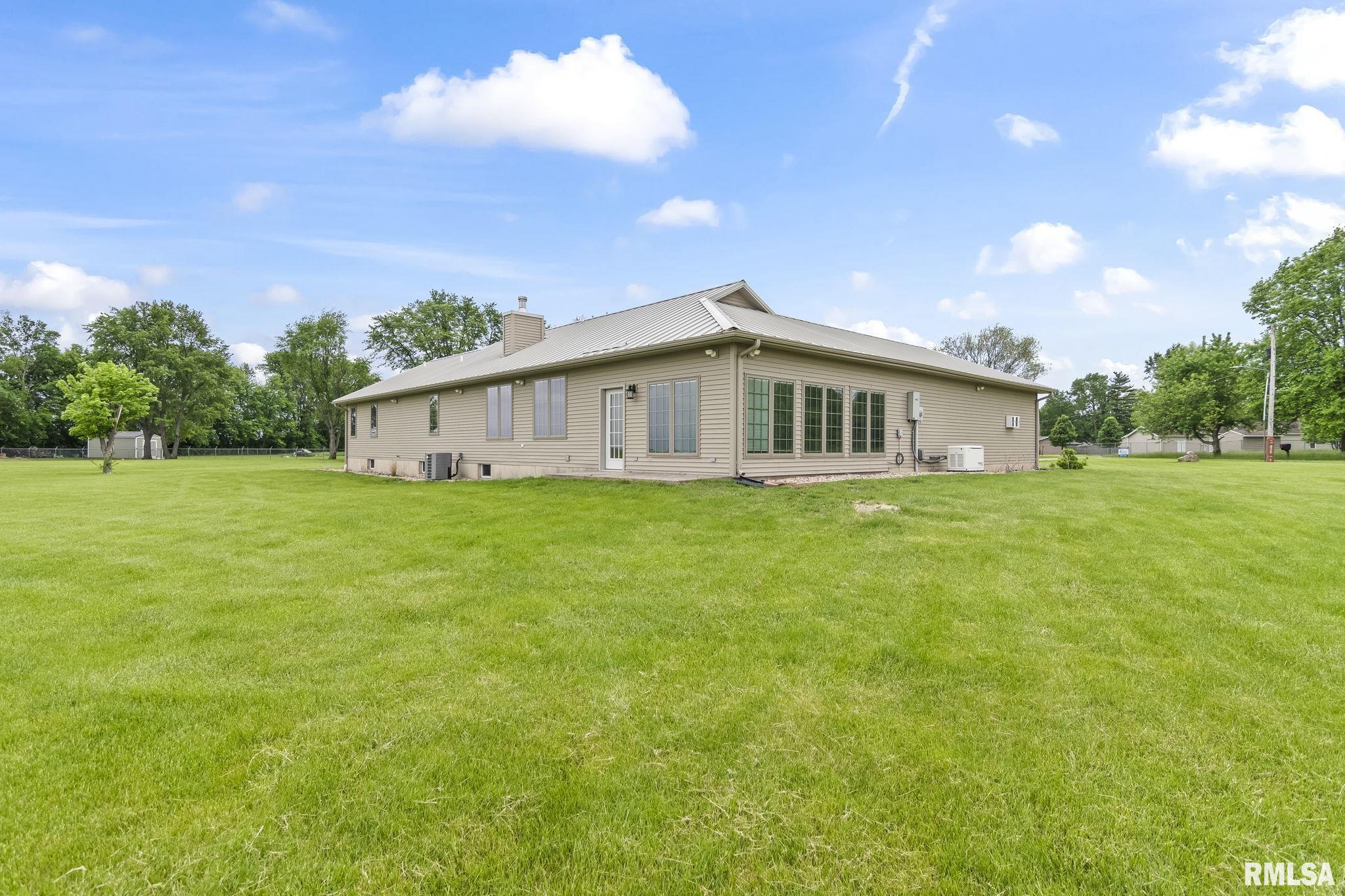 620 Ledlie Street, Dawson, Illinois image 40