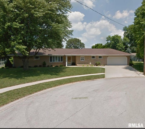 Homes For Sale - 727 Samuel Court<br/> Christian County, Taylorville, IL 62568