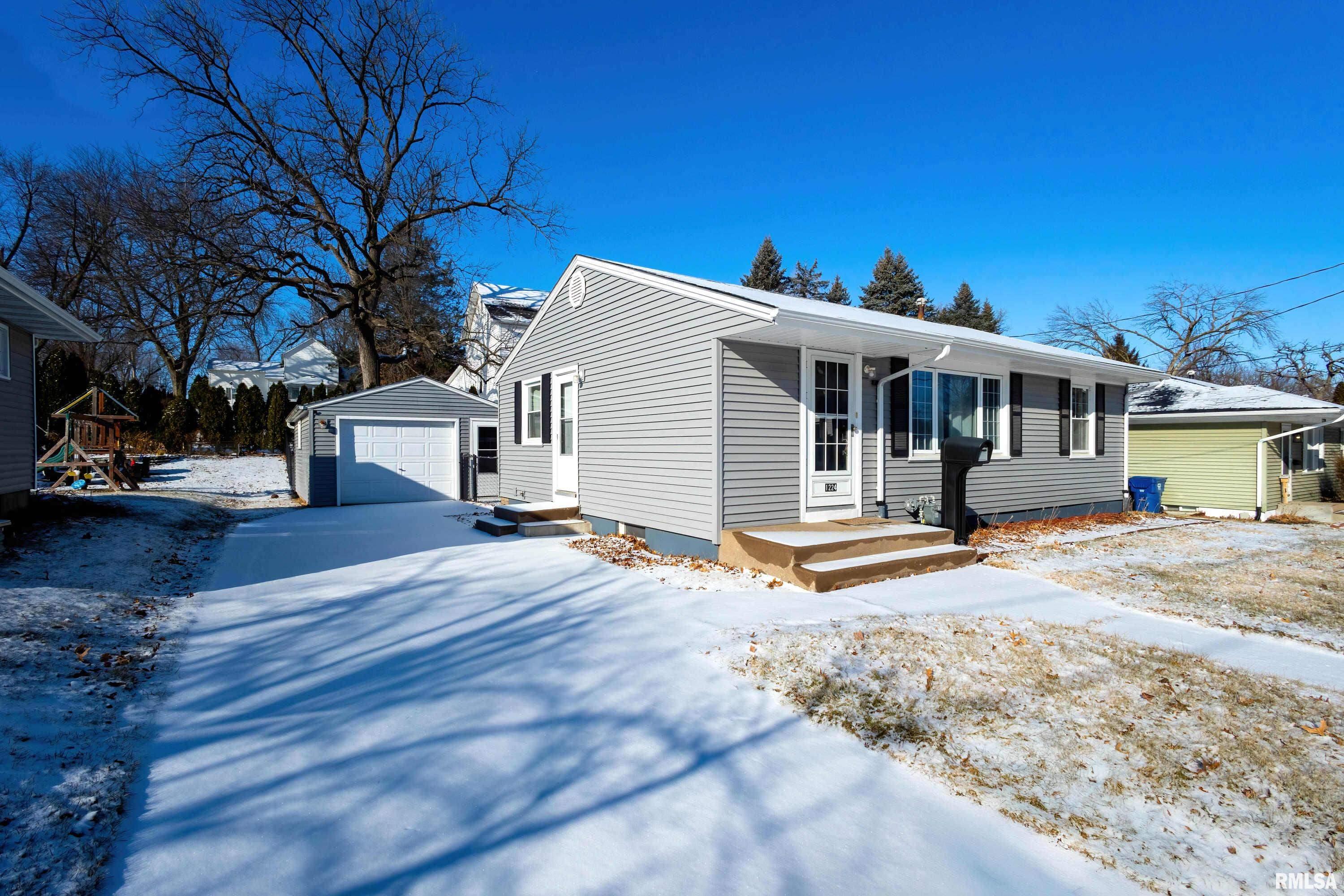 1224 25th Street, Bettendorf, Iowa image 3