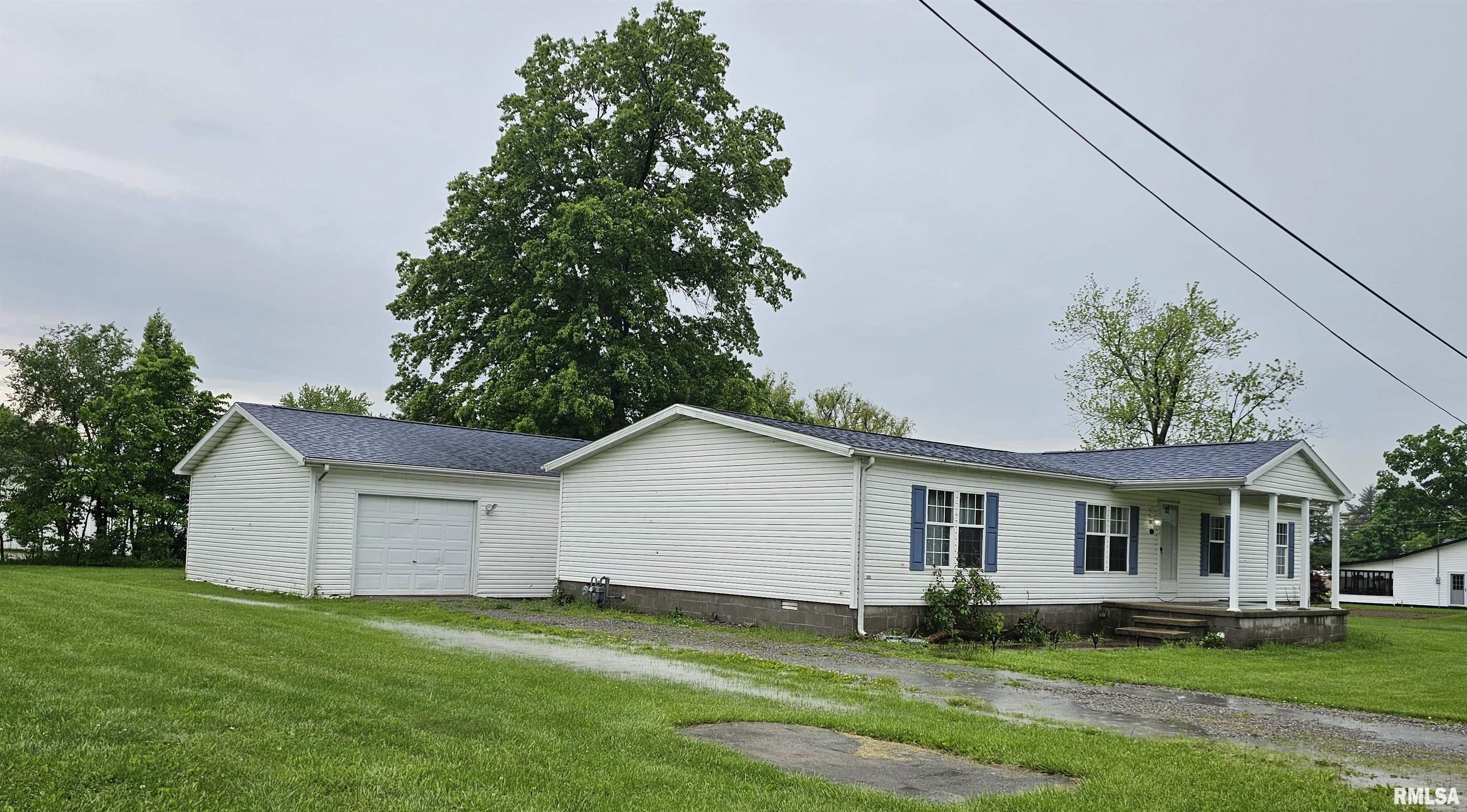 403 E Sycamore Street, Kinmundy, Illinois image 1