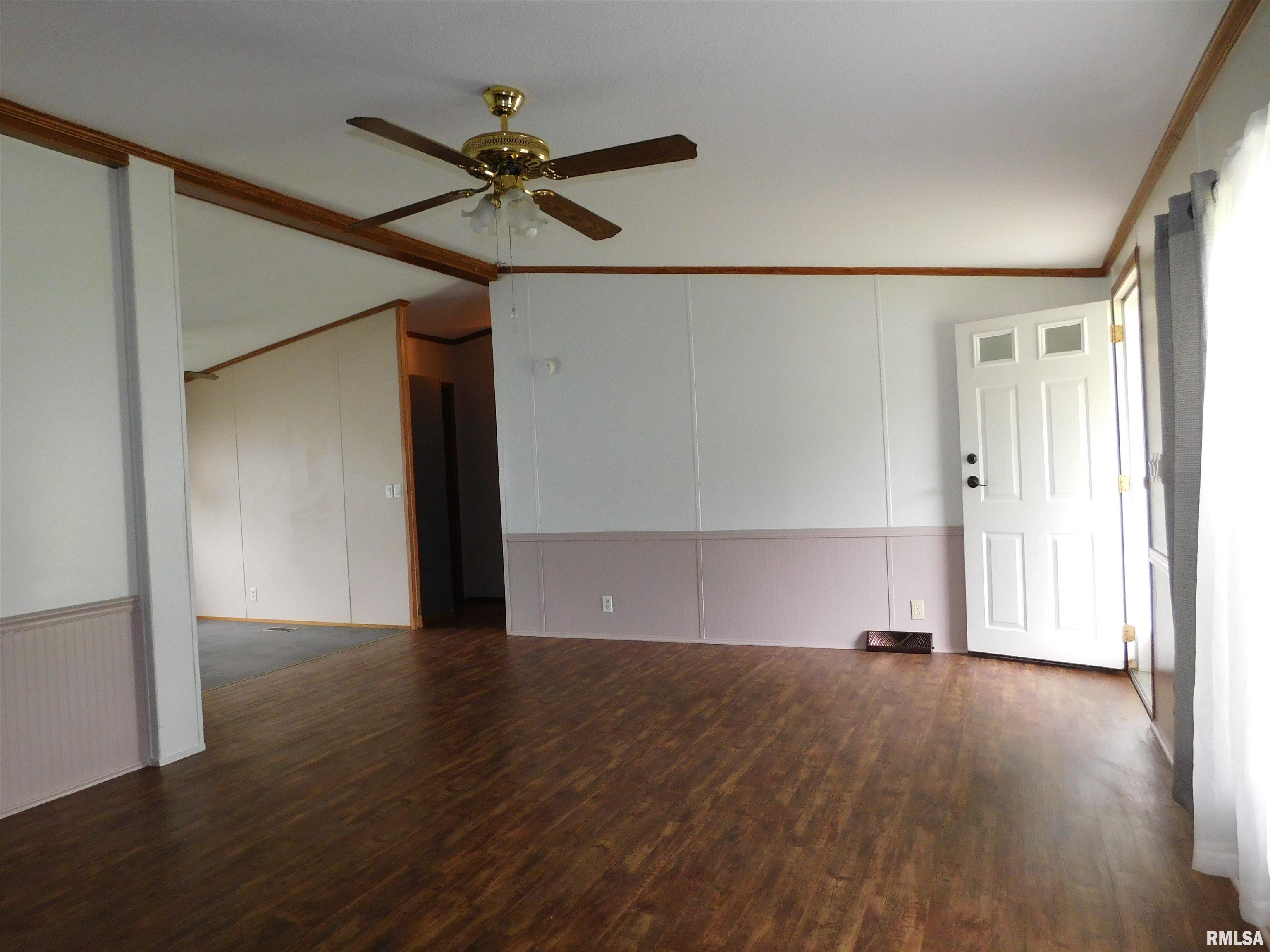 403 E Sycamore Street, Kinmundy, Illinois image 3