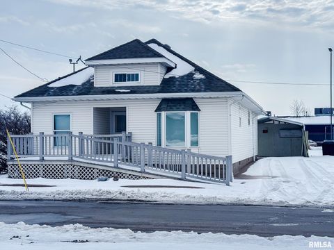 Homes For Sale - 705 W College Street<br/> Marion, IL 62959