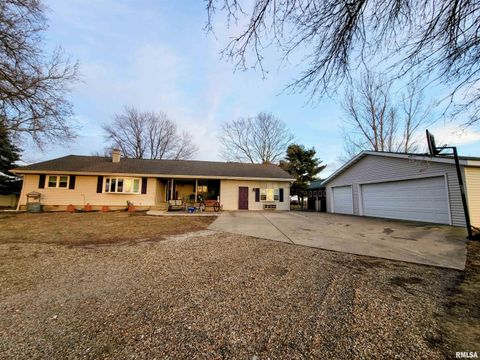Homes For Sale - 2400 Springfield Road<br/> Tazewell County, Delavan, IL 61734