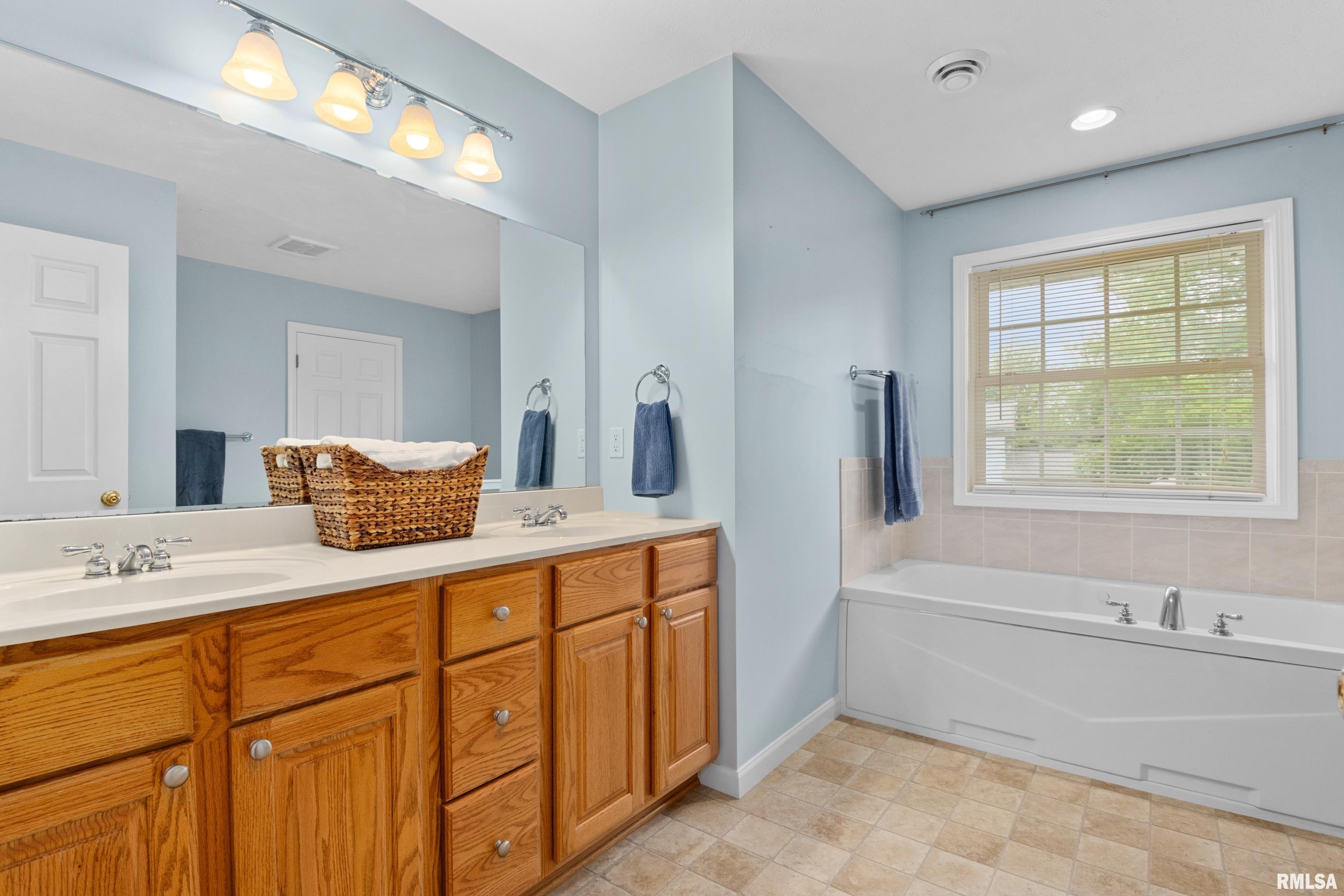 201 Stonecrop Road, Morton, Illinois image 32