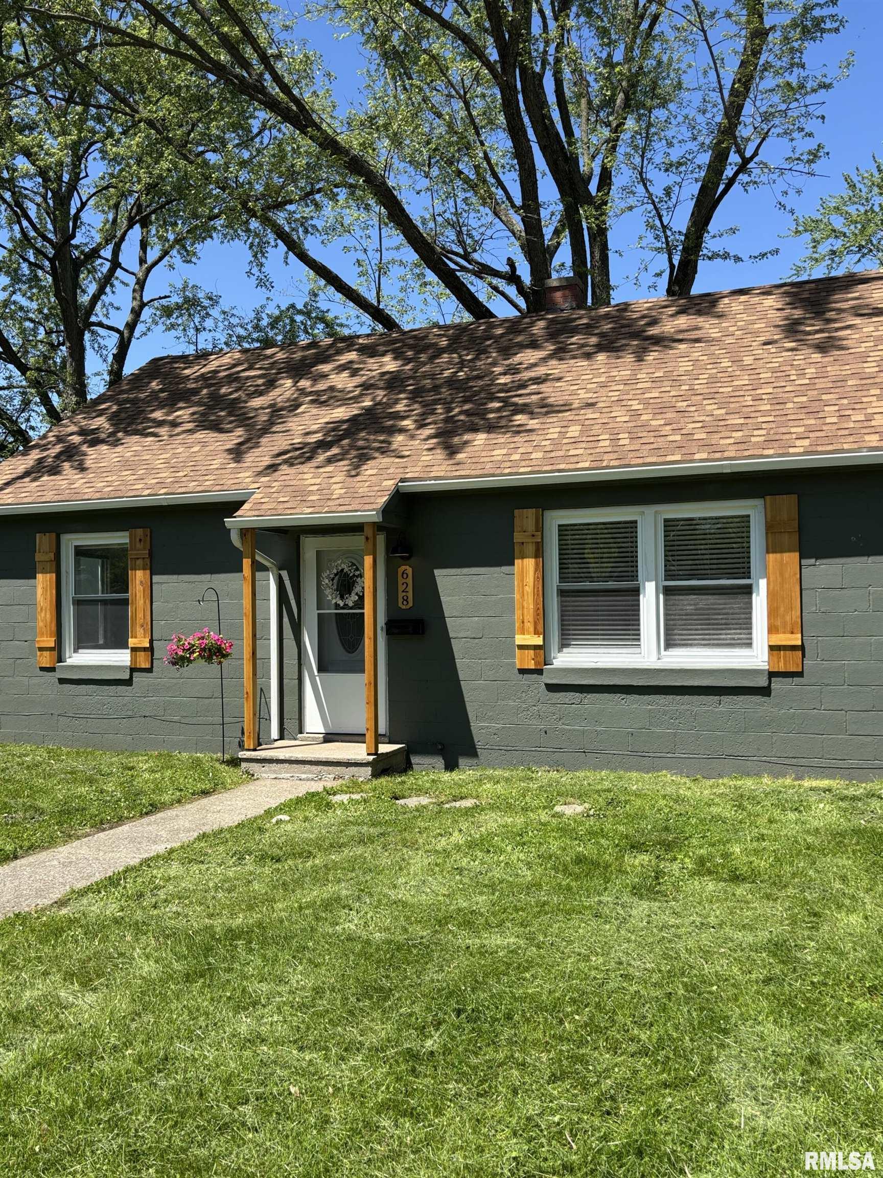 628 W Warmouth Street, Salem, Illinois image 3
