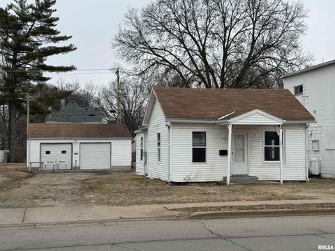 Homes For Sale - 221 S Schrader Street<br/> Havana, IL 62644