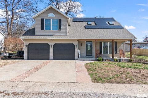 Homes For Sale - 300 N Walnut Street<br/> Rochester, IL 62563