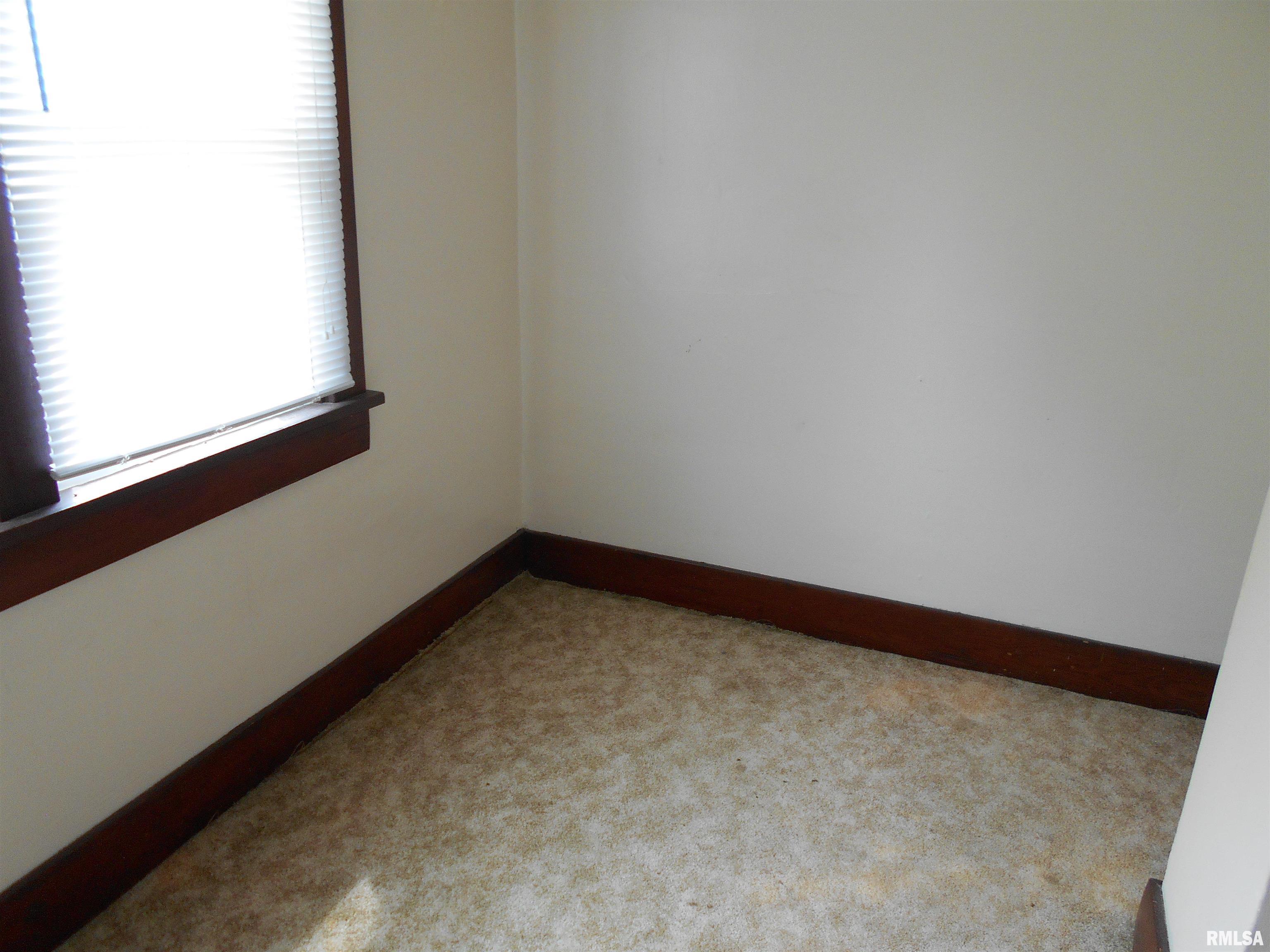 403 E Wood Street, Avon, Illinois image 8