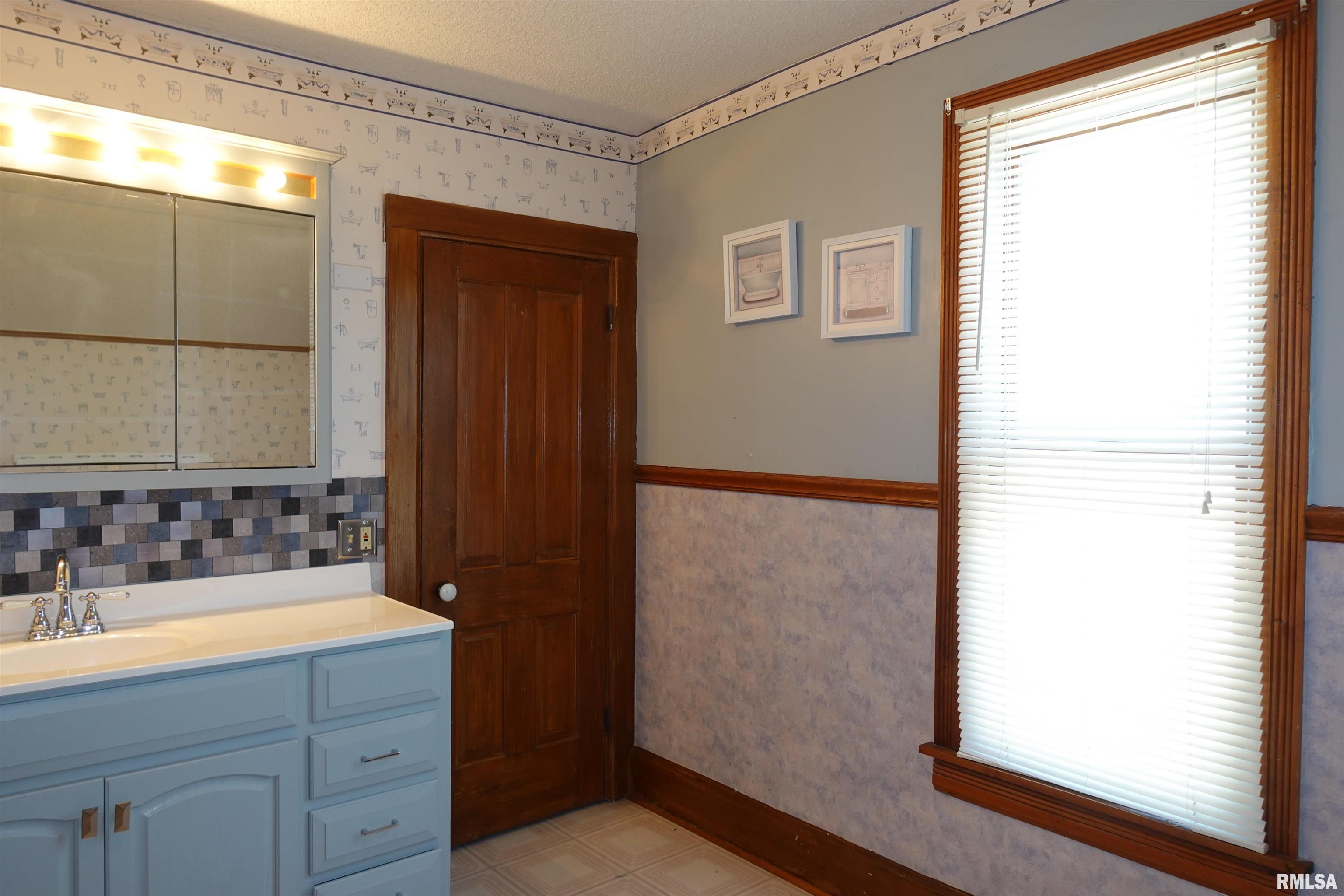 911 Willard Street, Galesburg, Illinois image 34