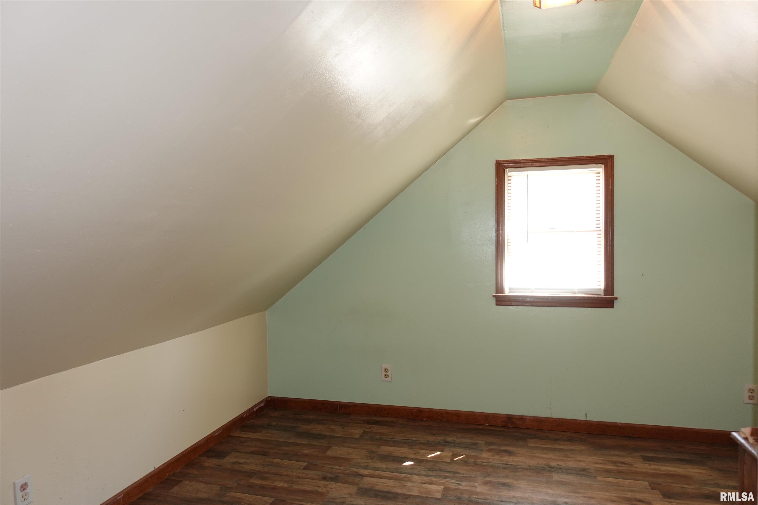 911 Willard Street, Galesburg, Illinois image 38