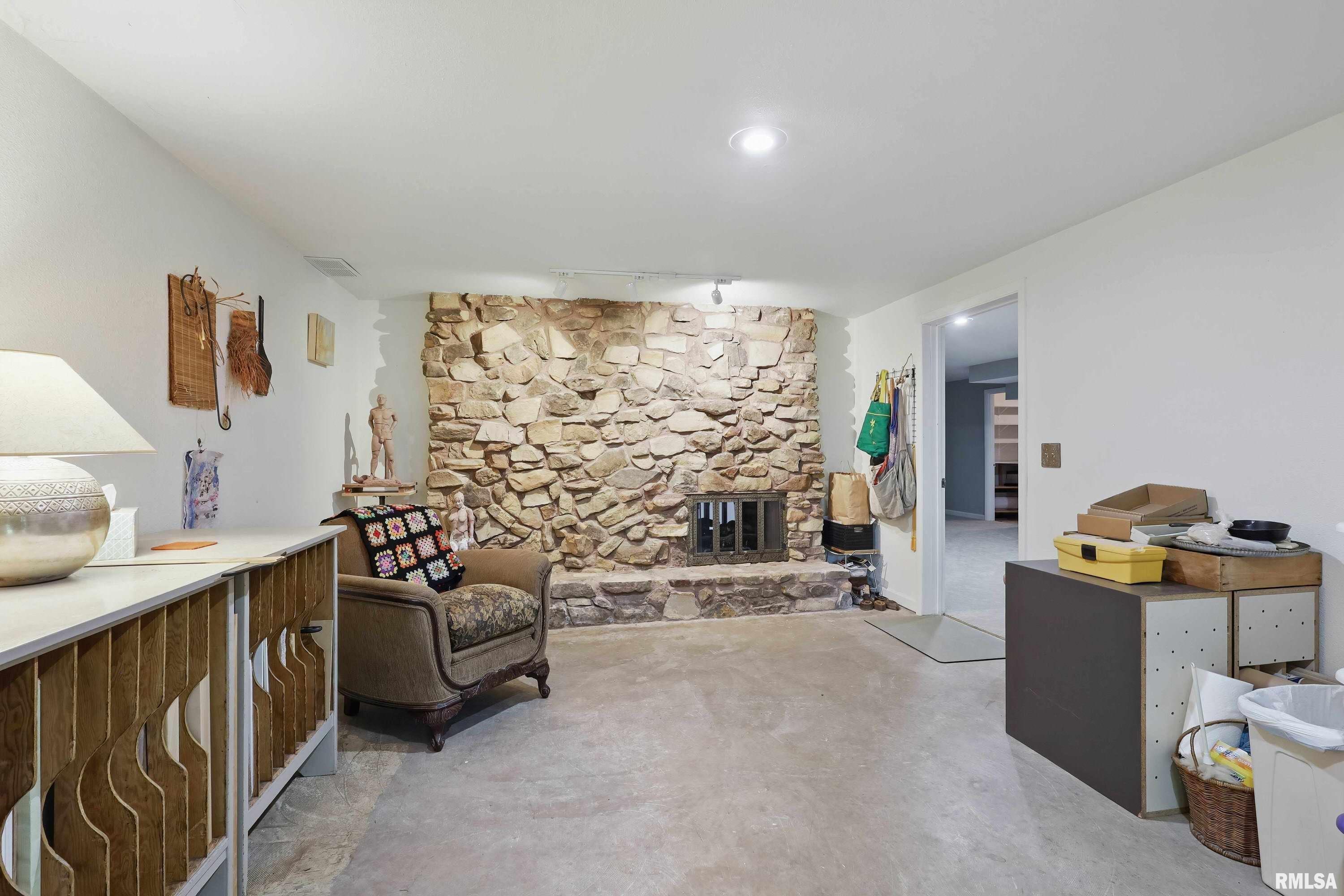 47 W Timberline Drive, Blue Grass, Iowa image 41
