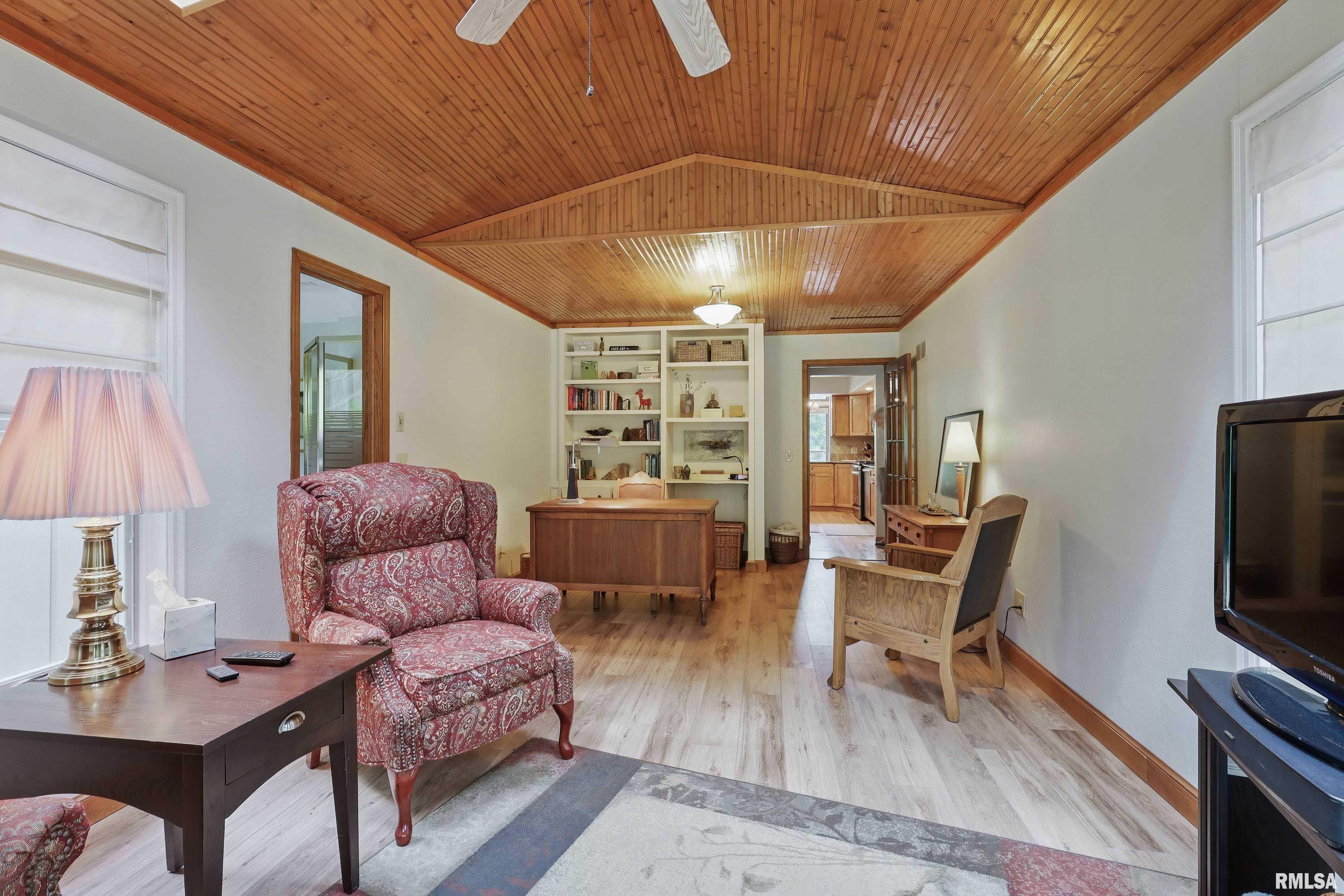 47 W Timberline Drive, Blue Grass, Iowa image 28