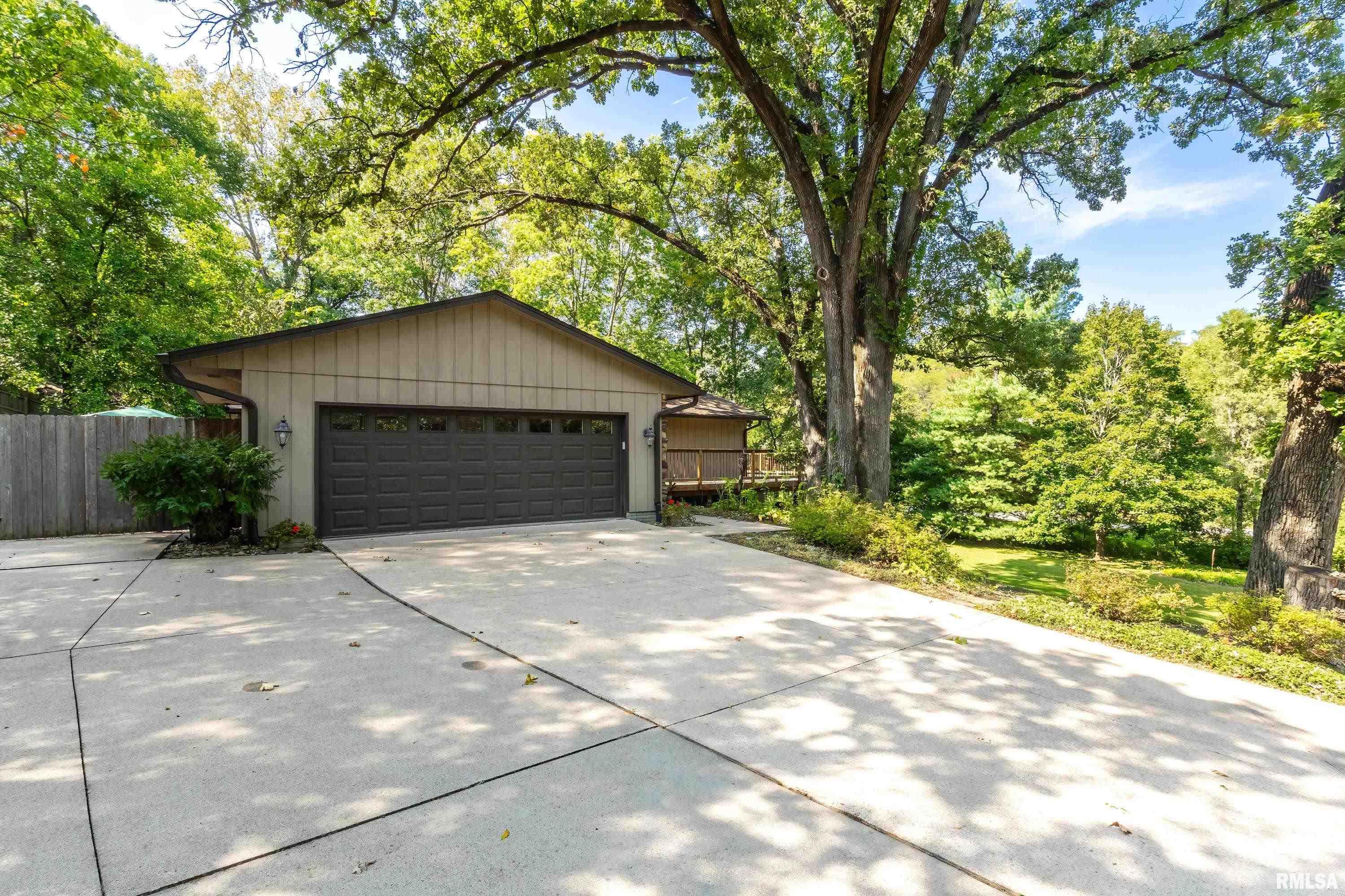 47 W Timberline Drive, Blue Grass, Iowa image 4