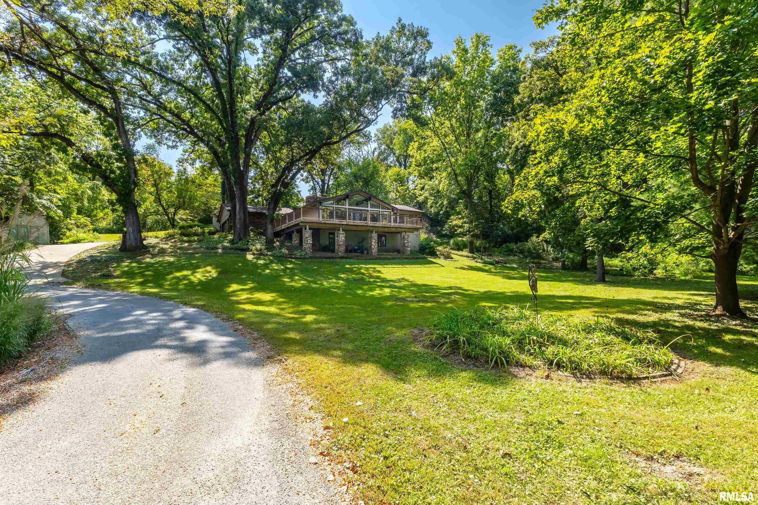 47 W Timberline Drive, Blue Grass, Iowa image 1