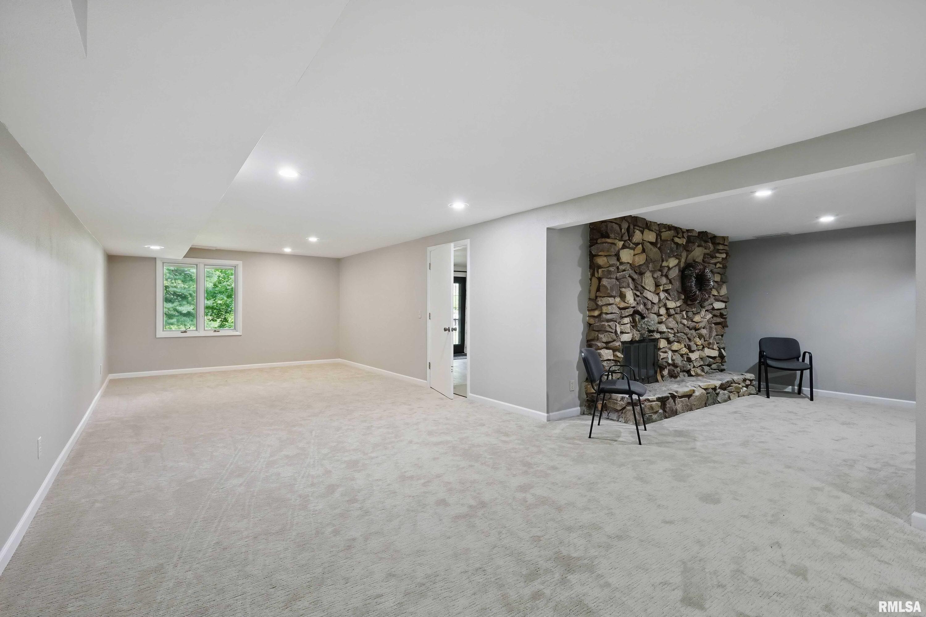 47 W Timberline Drive, Blue Grass, Iowa image 37
