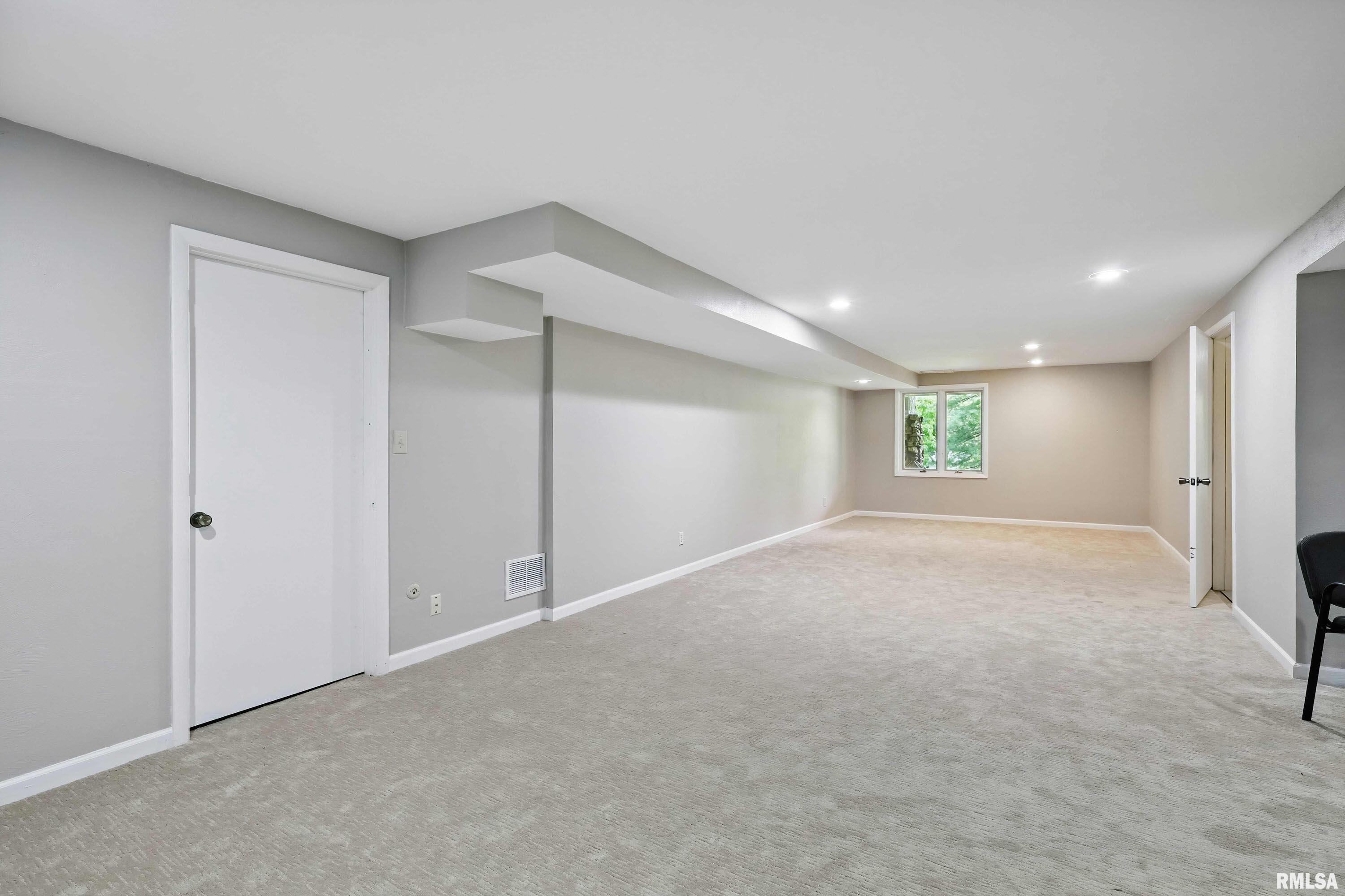 47 W Timberline Drive, Blue Grass, Iowa image 38