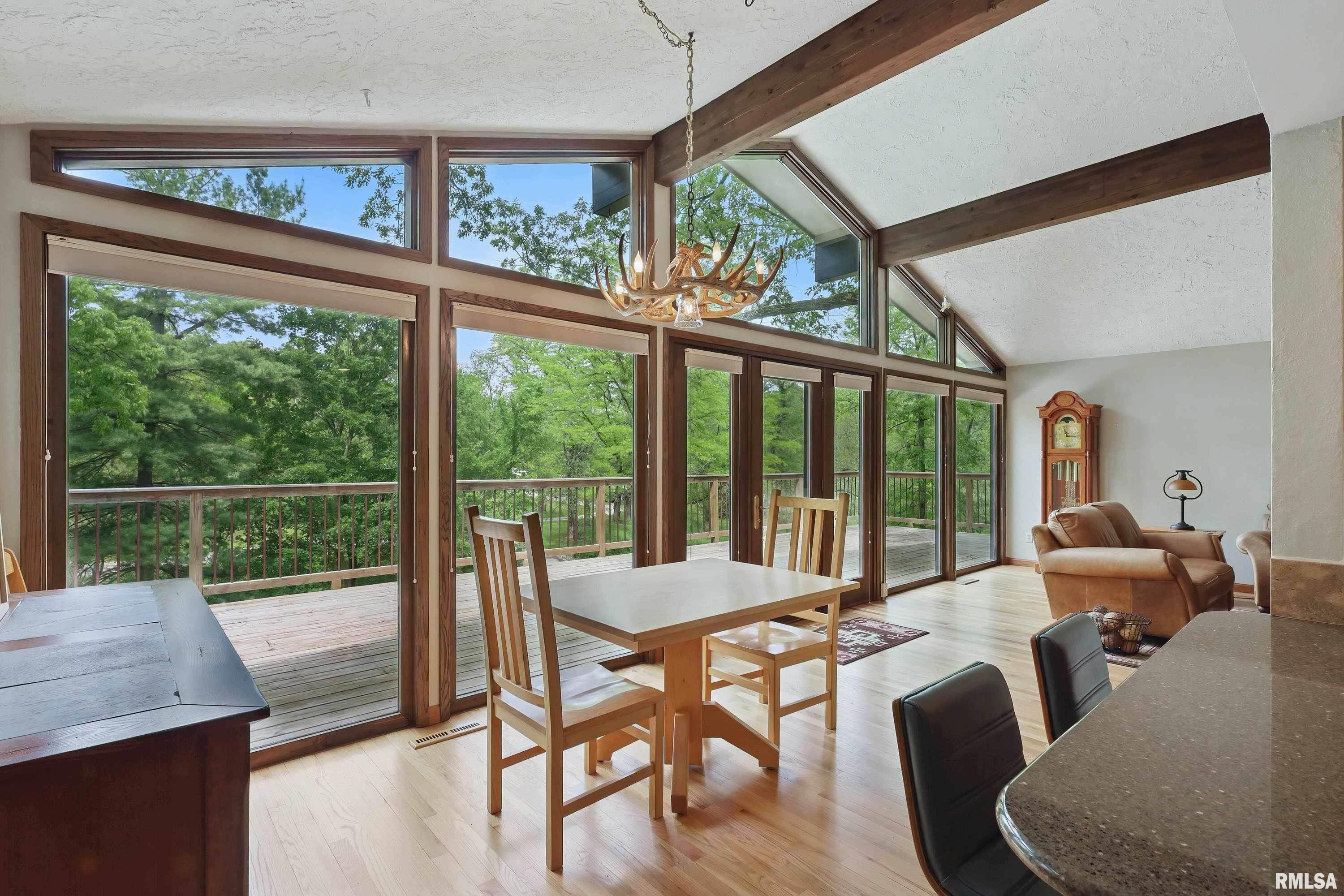 47 W Timberline Drive, Blue Grass, Iowa image 16