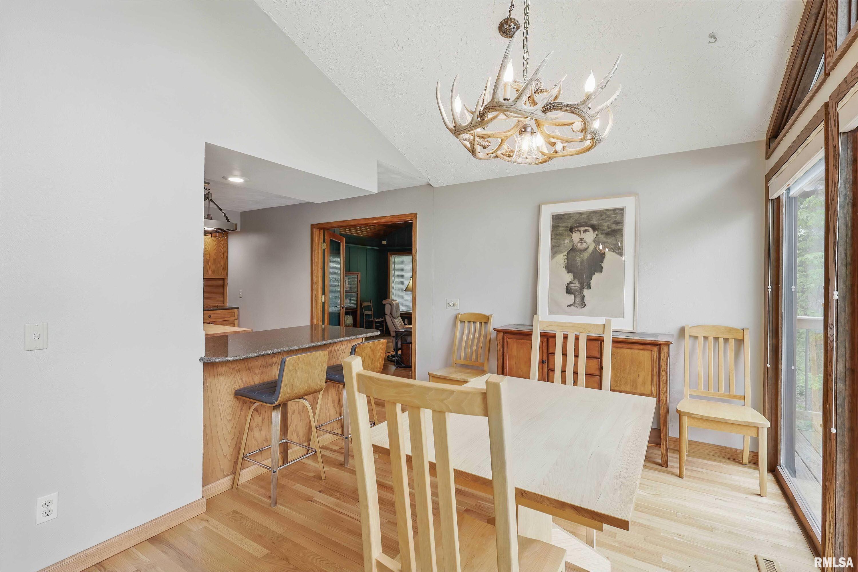 47 W Timberline Drive, Blue Grass, Iowa image 17