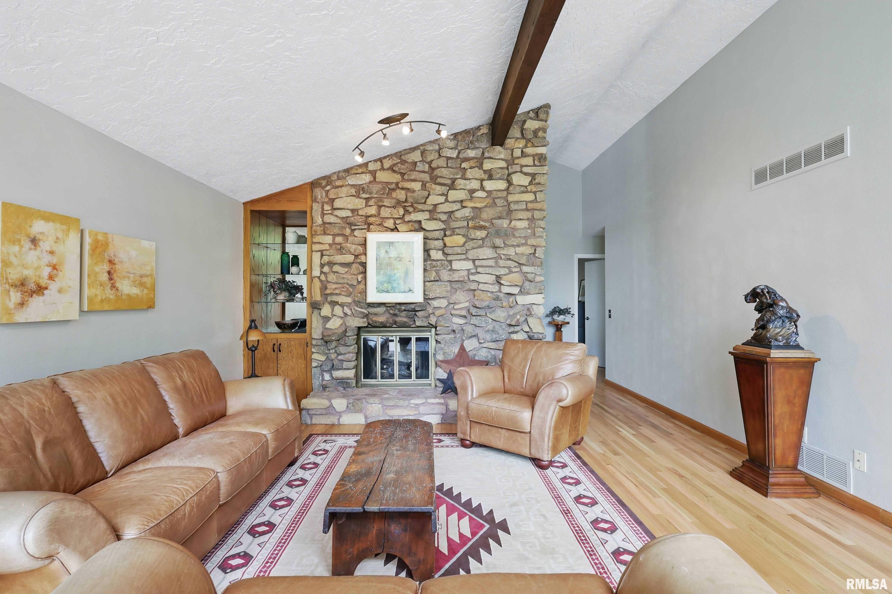 47 W Timberline Drive, Blue Grass, Iowa image 12