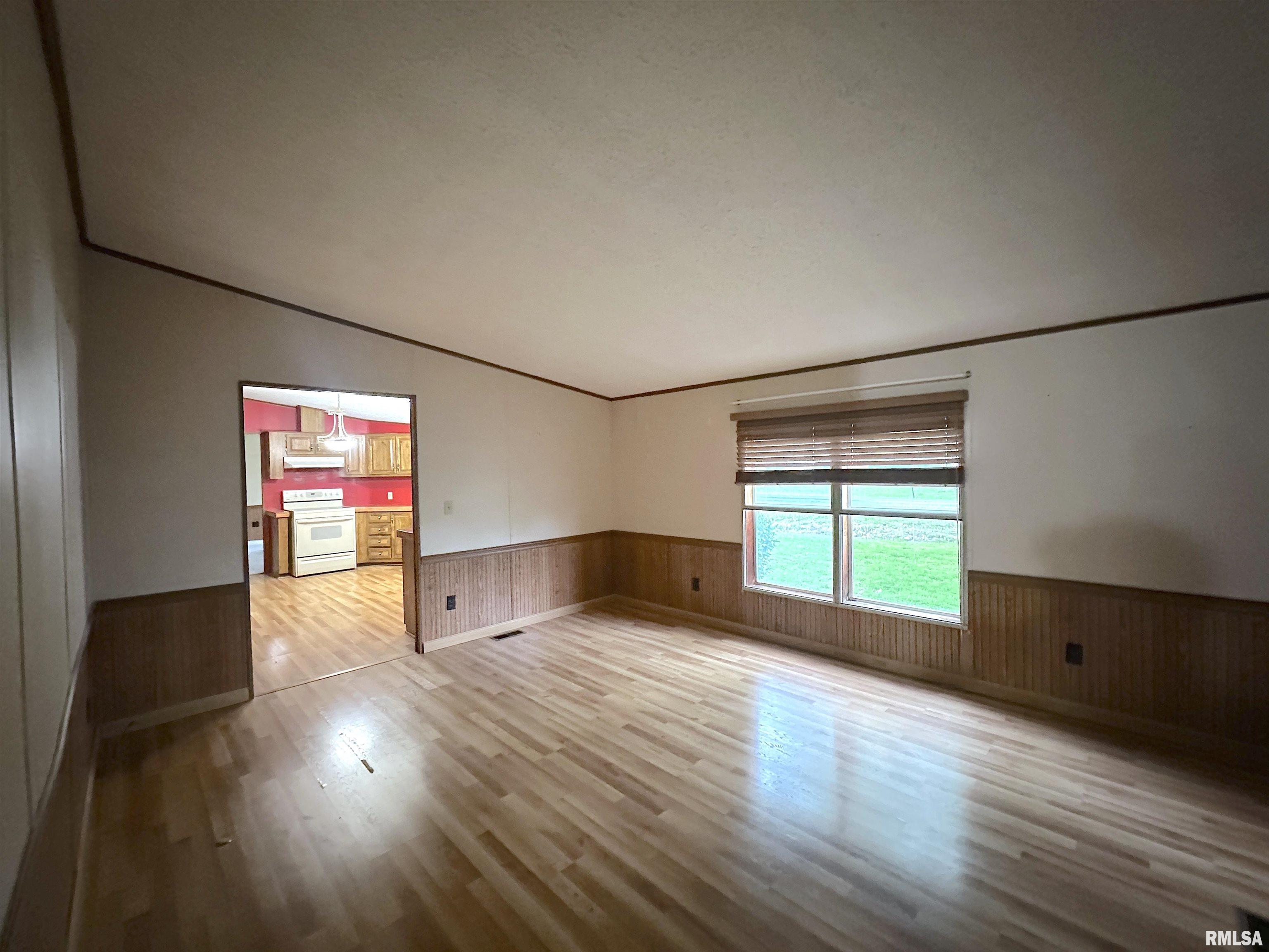 208 E Yung Street, Sesser, Illinois image 8