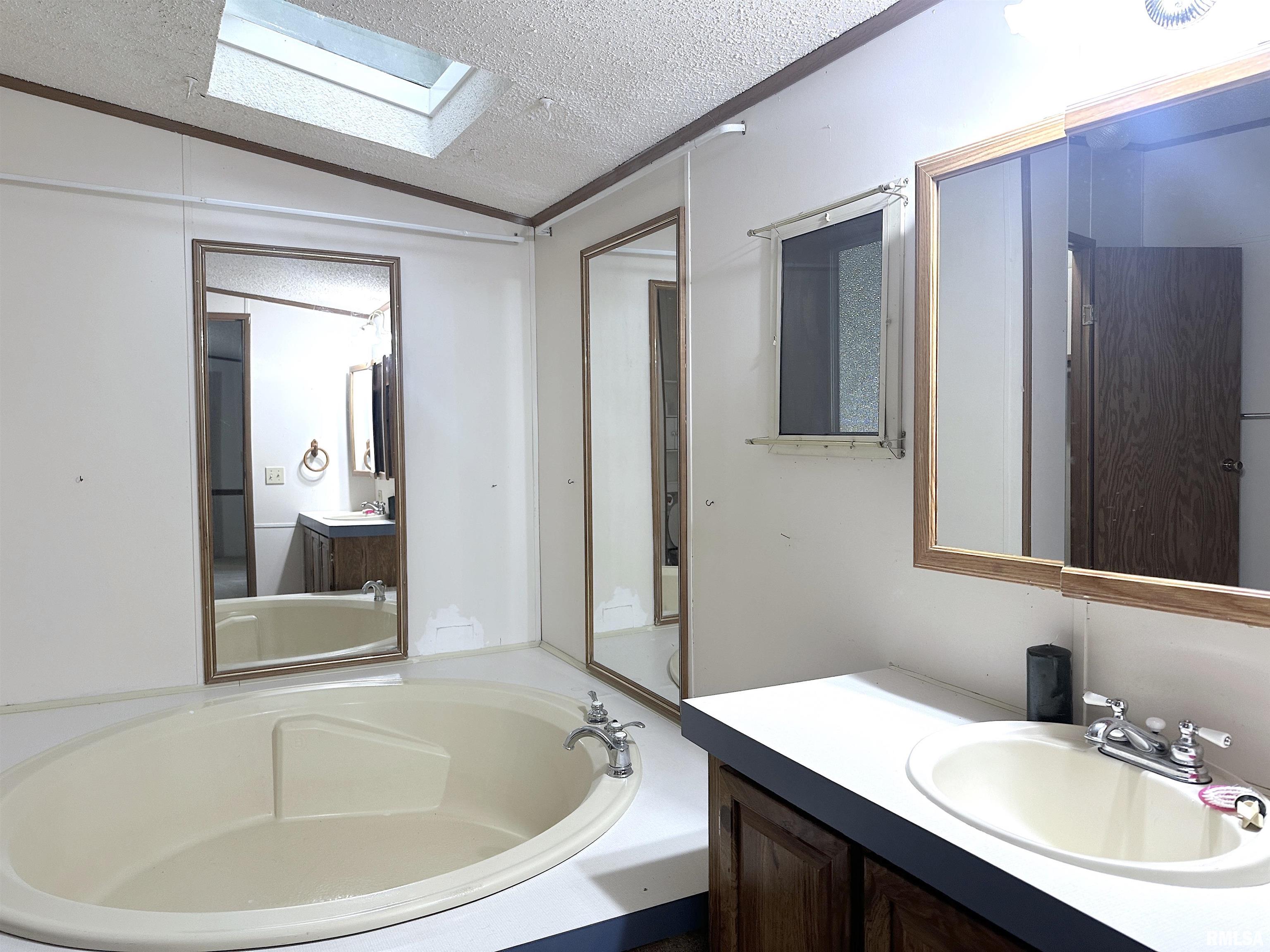 208 E Yung Street, Sesser, Illinois image 11