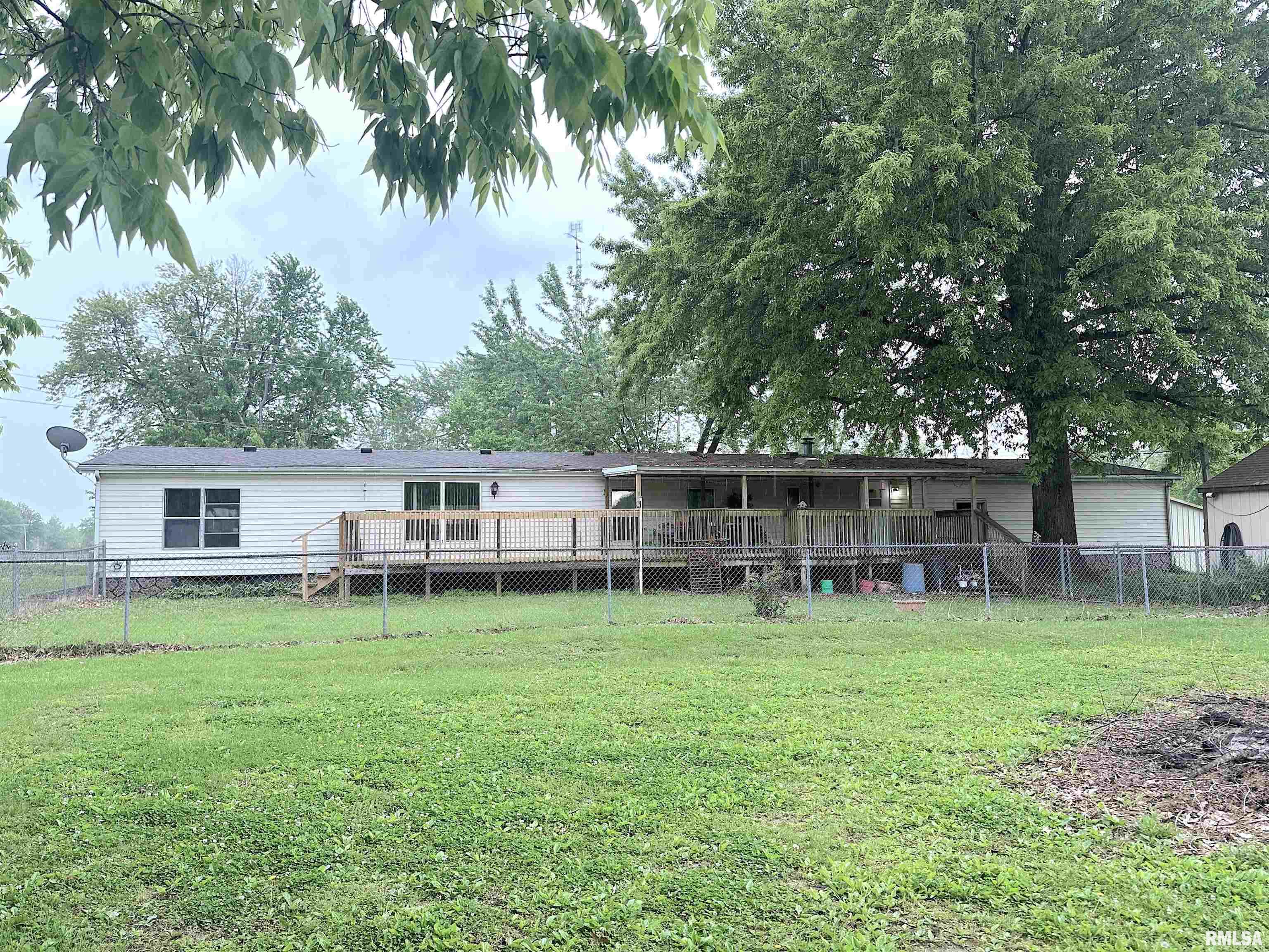208 E Yung Street, Sesser, Illinois image 17