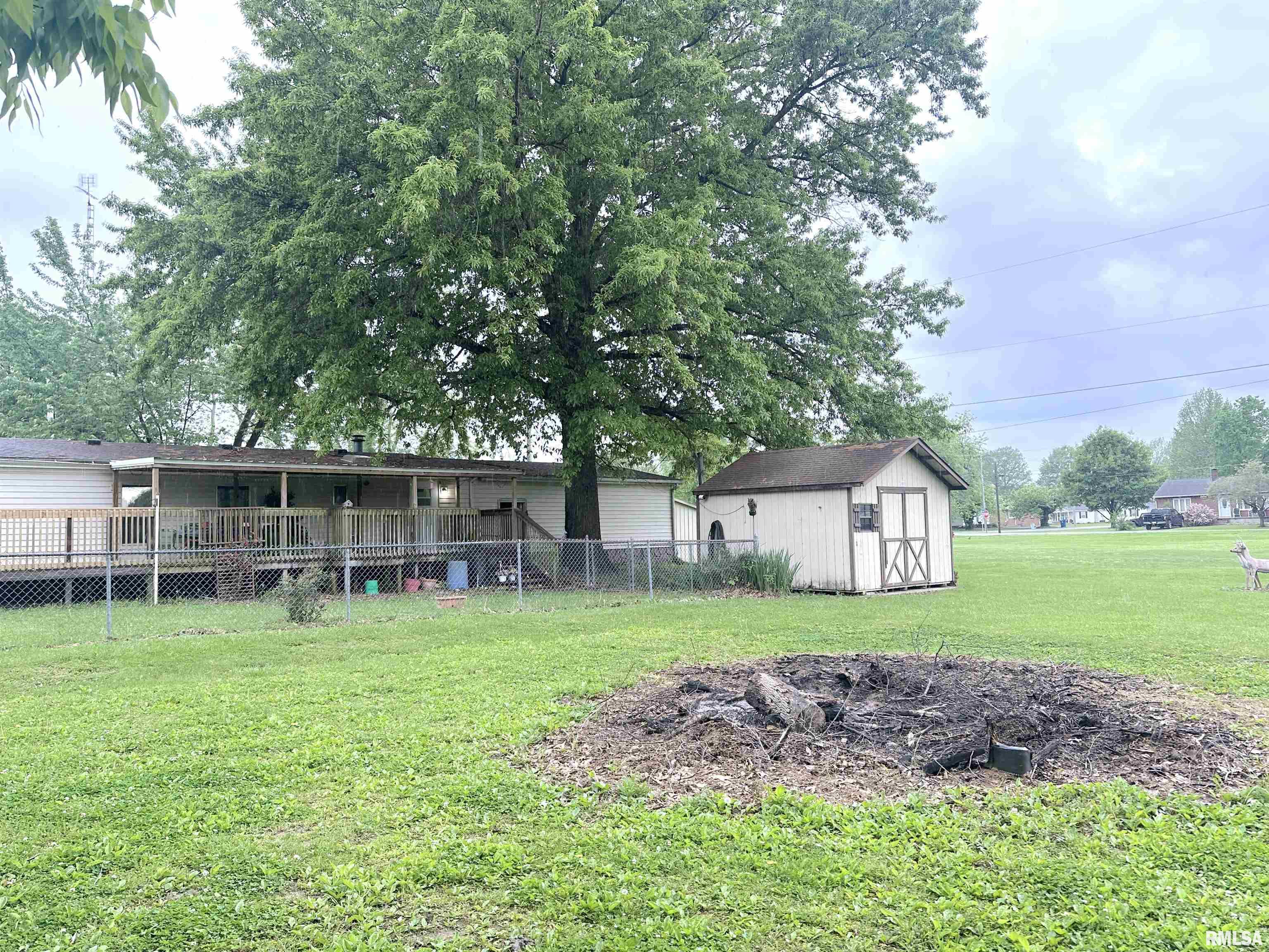 208 E Yung Street, Sesser, Illinois image 18
