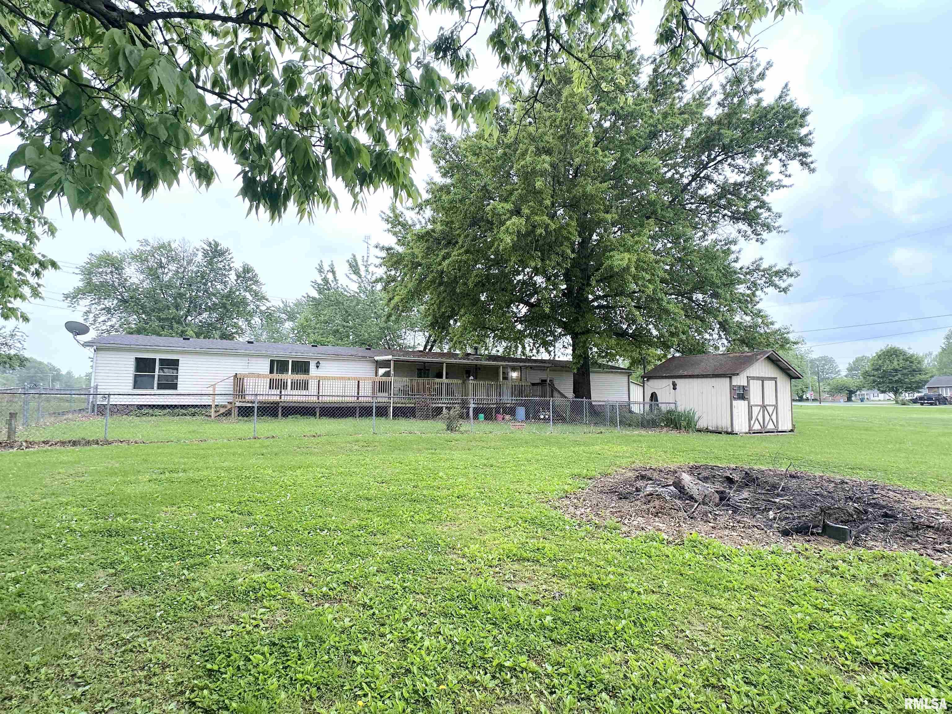 208 E Yung Street, Sesser, Illinois image 19