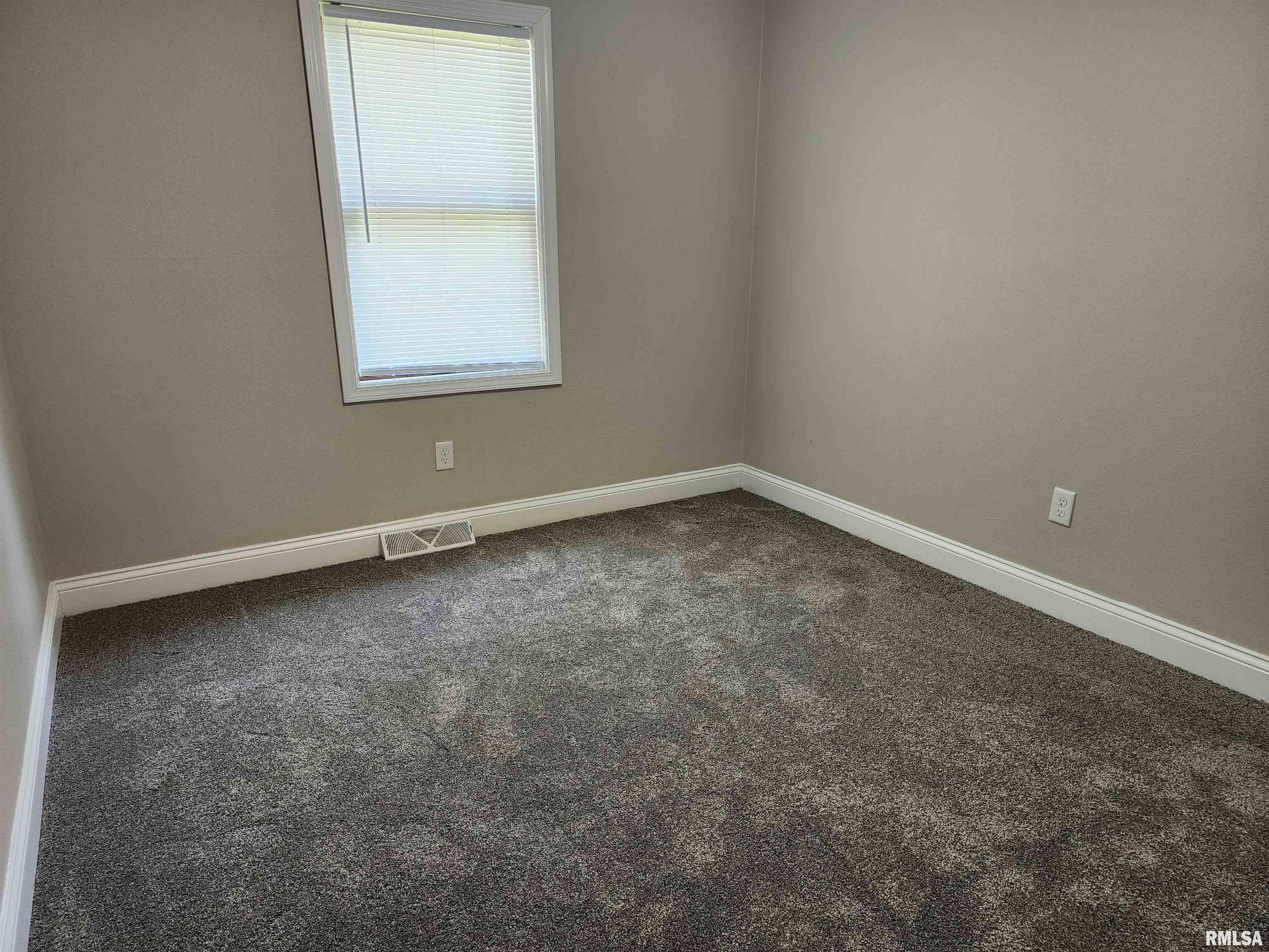 208 Elm Street, Dawson, Illinois image 14