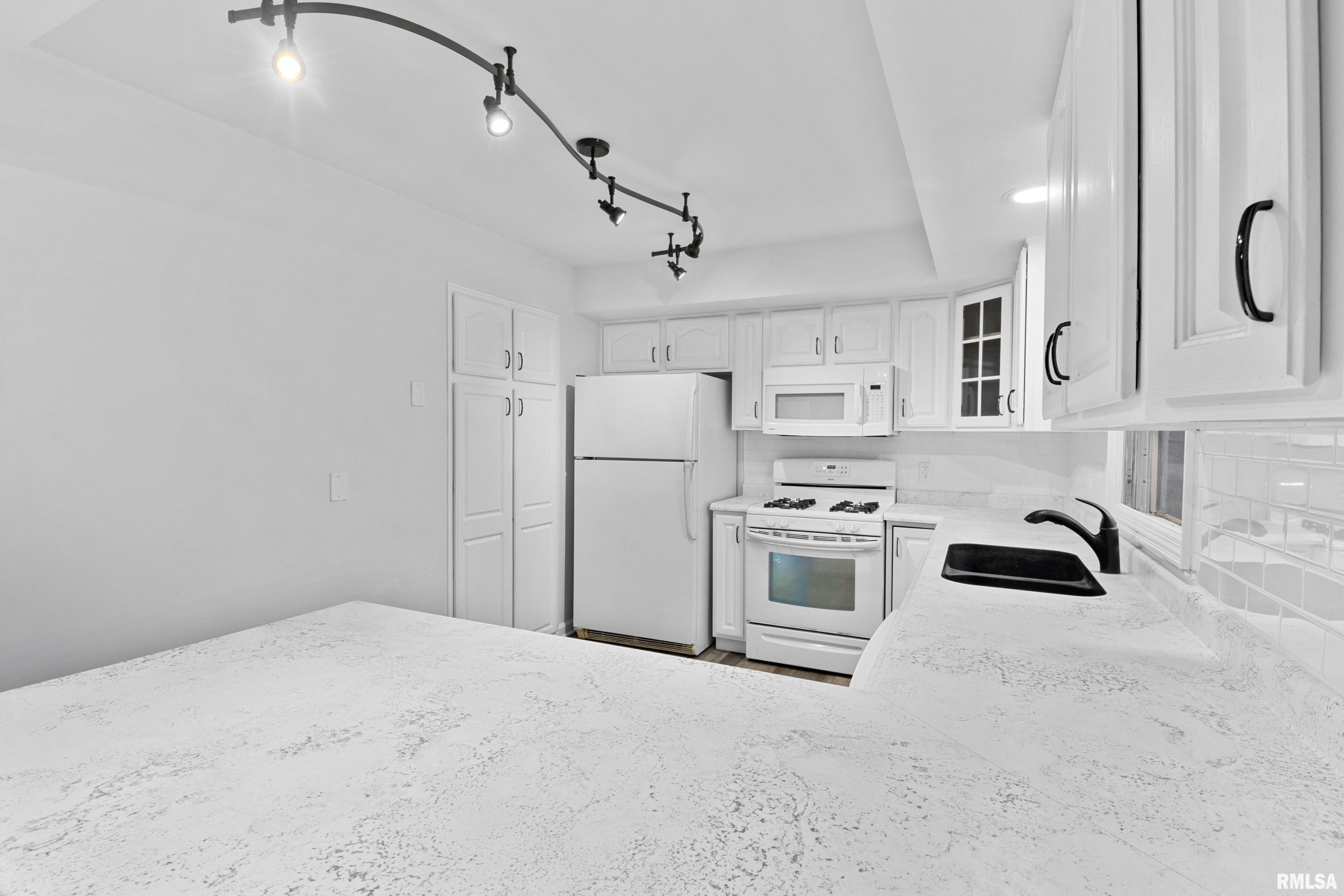 335 Country Club Drive #A, Pekin, Illinois image 14