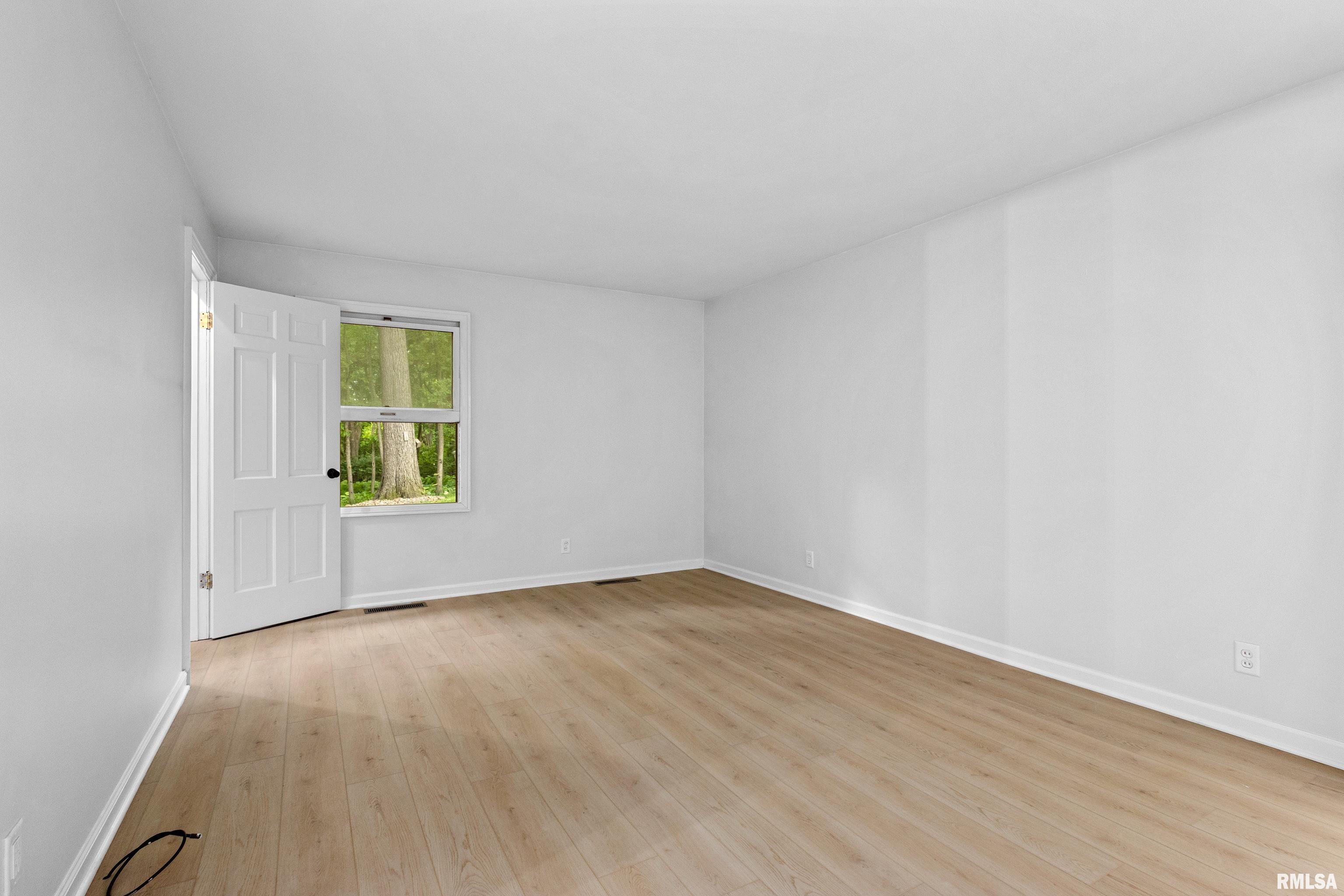 335 Country Club Drive #A, Pekin, Illinois image 18