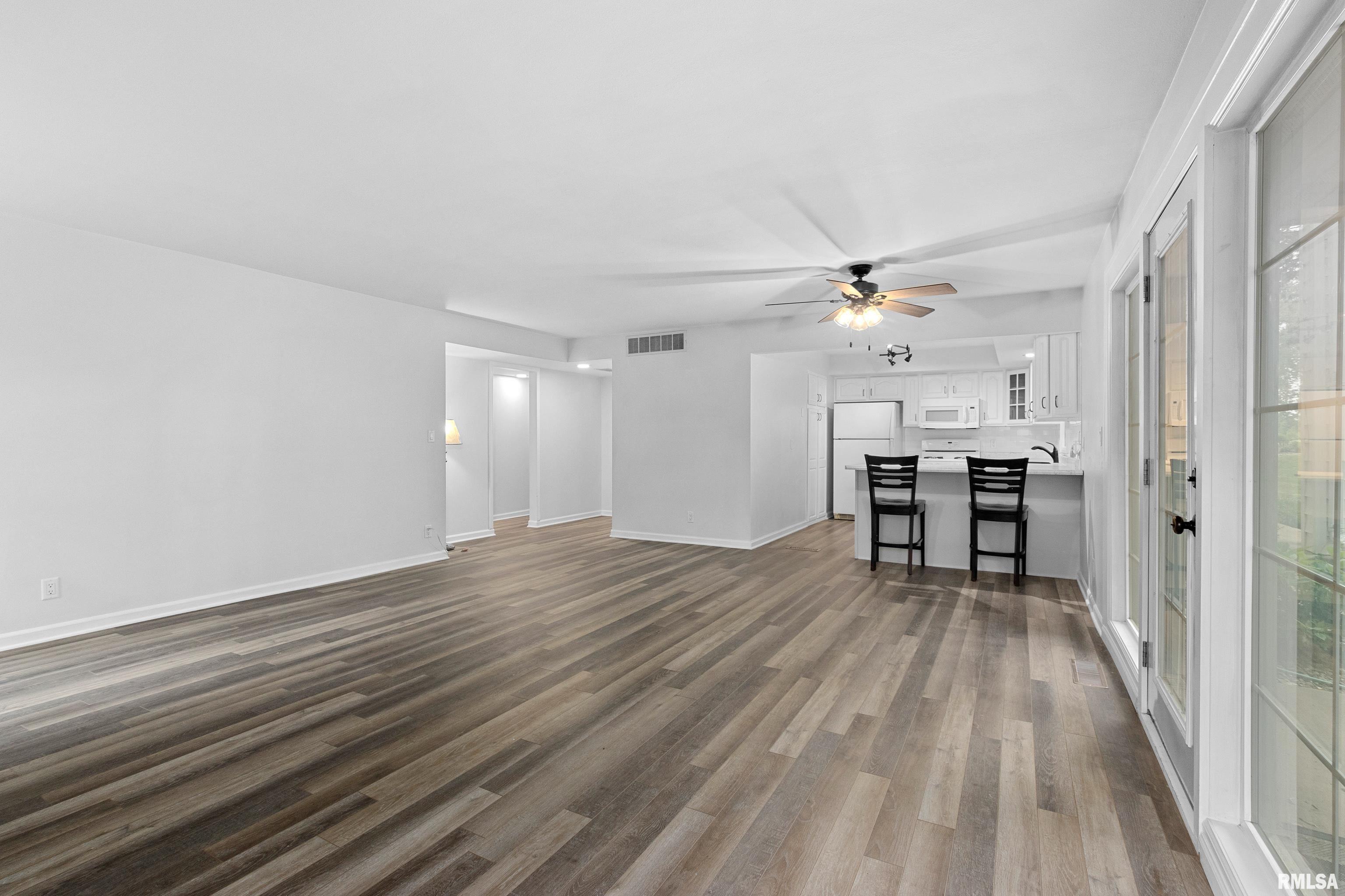 335 Country Club Drive #A, Pekin, Illinois image 13
