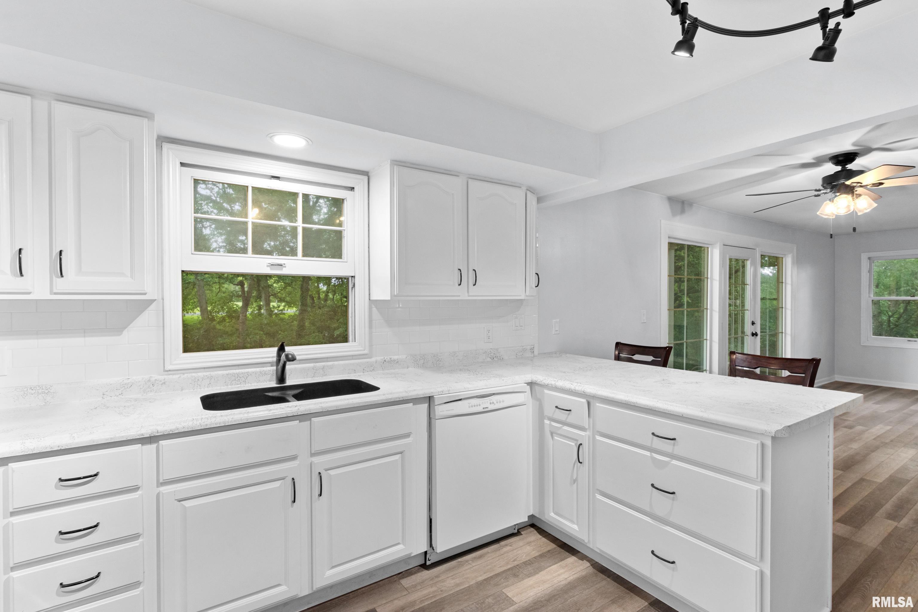 335 Country Club Drive #A, Pekin, Illinois image 17