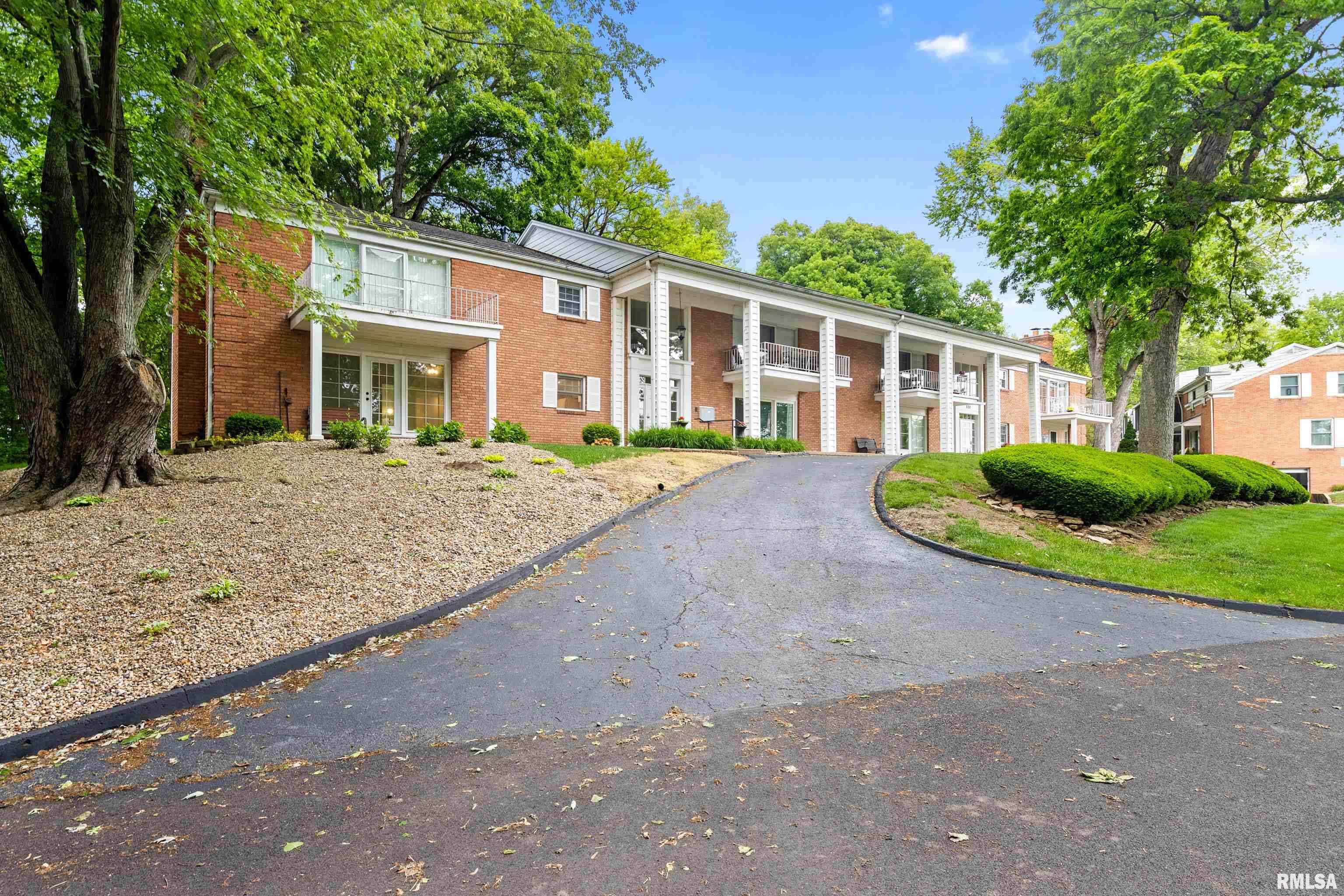 335 Country Club Drive #A, Pekin, Illinois image 2
