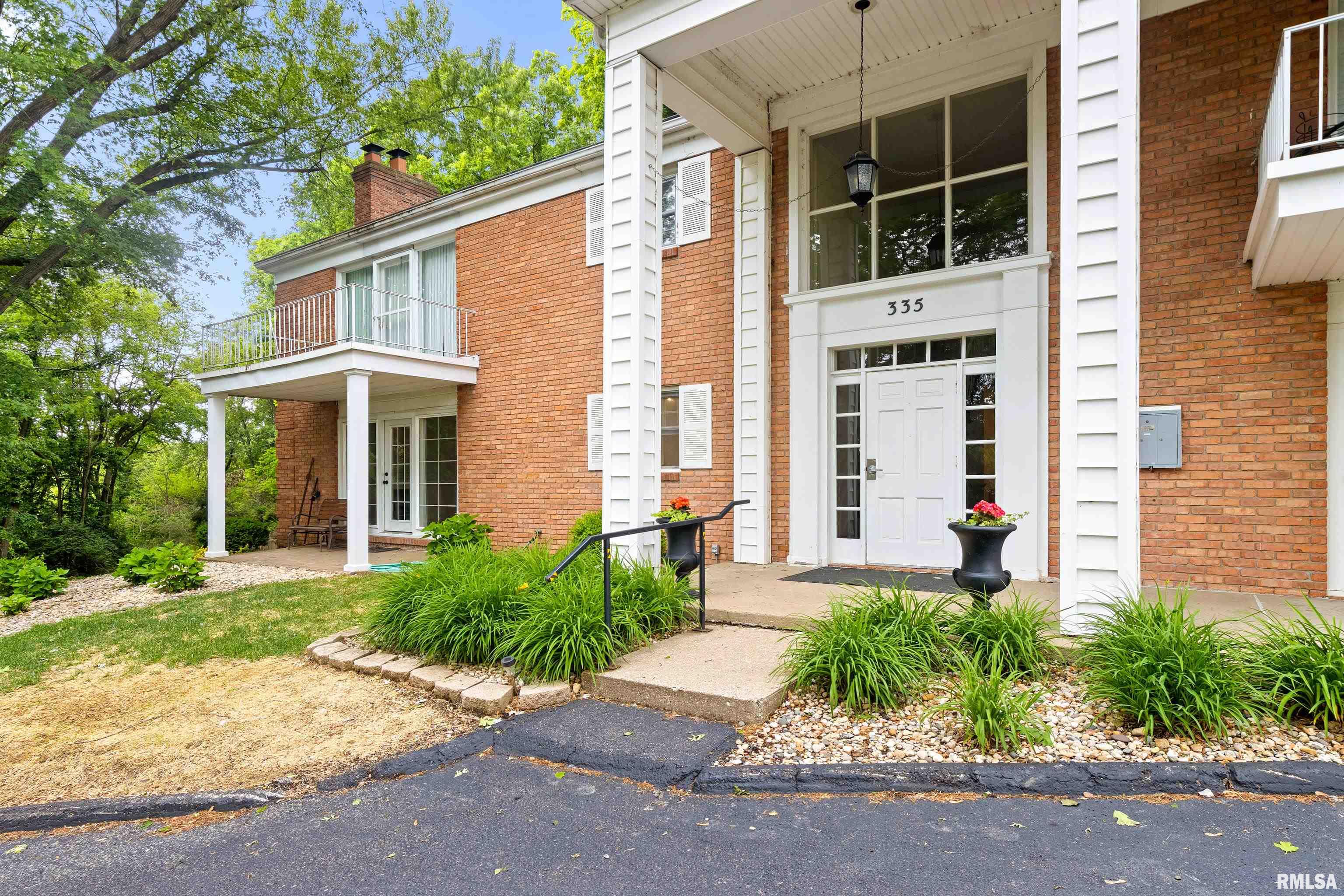 335 Country Club Drive #A, Pekin, Illinois image 1