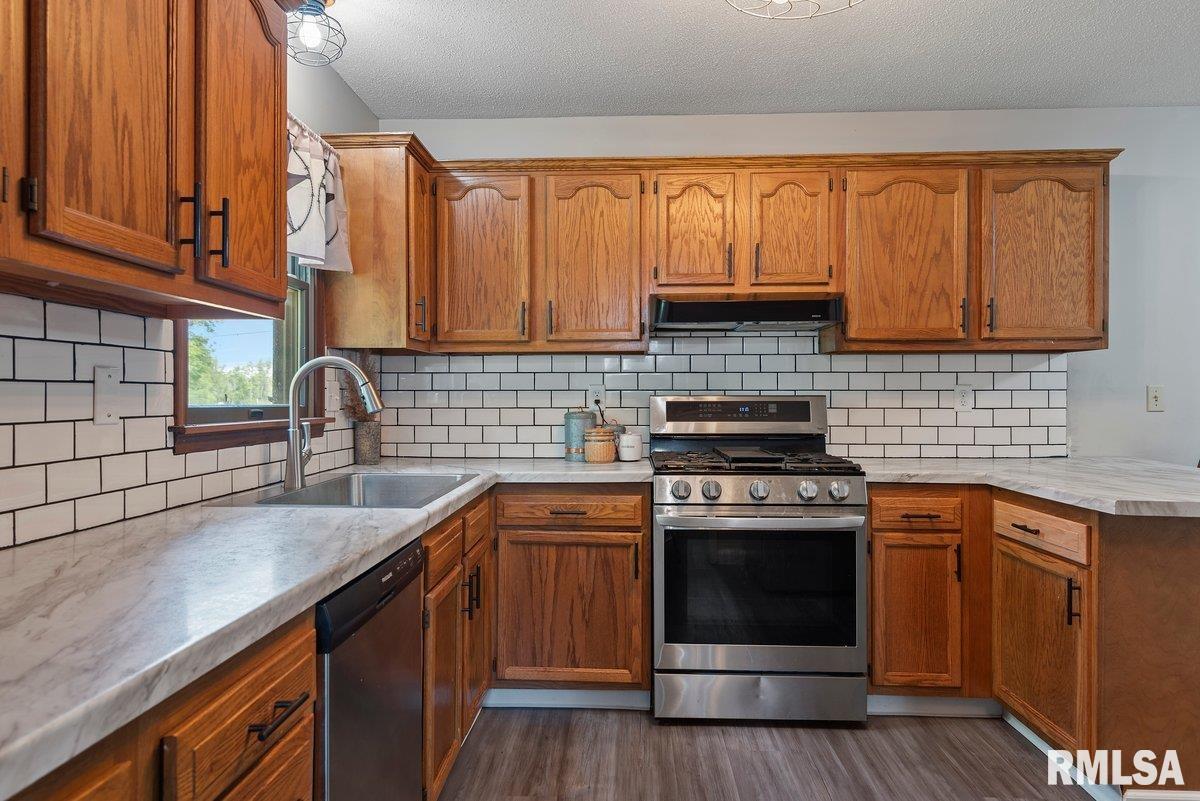 413 W Chestnut Street, Chatham, Illinois image 7