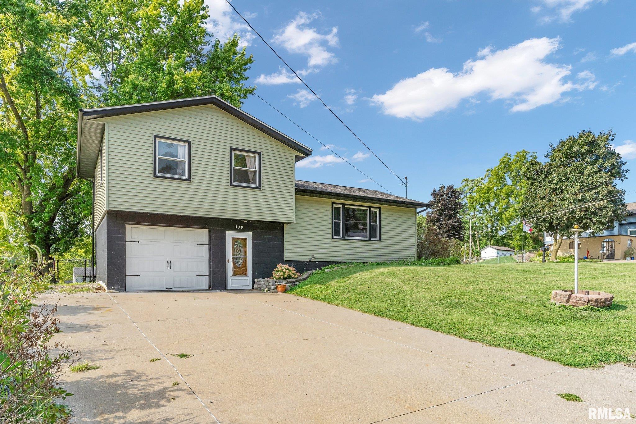 330 Walnut Street, Le Claire, Iowa image 2