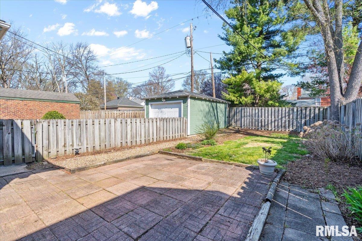 657 Woodland Avenue, Springfield, Illinois image 37