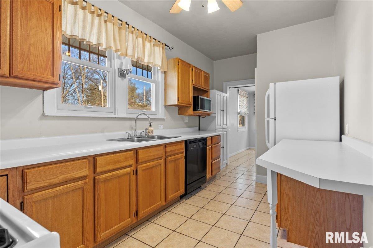 657 Woodland Avenue, Springfield, Illinois image 14