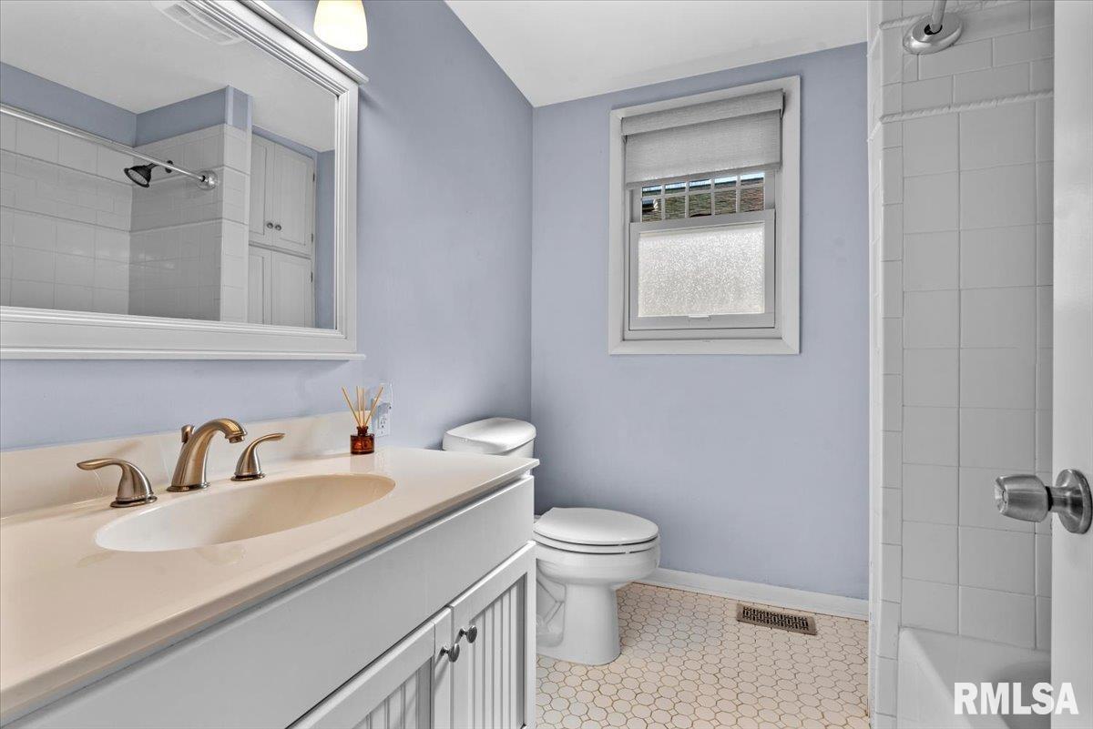 657 Woodland Avenue, Springfield, Illinois image 22