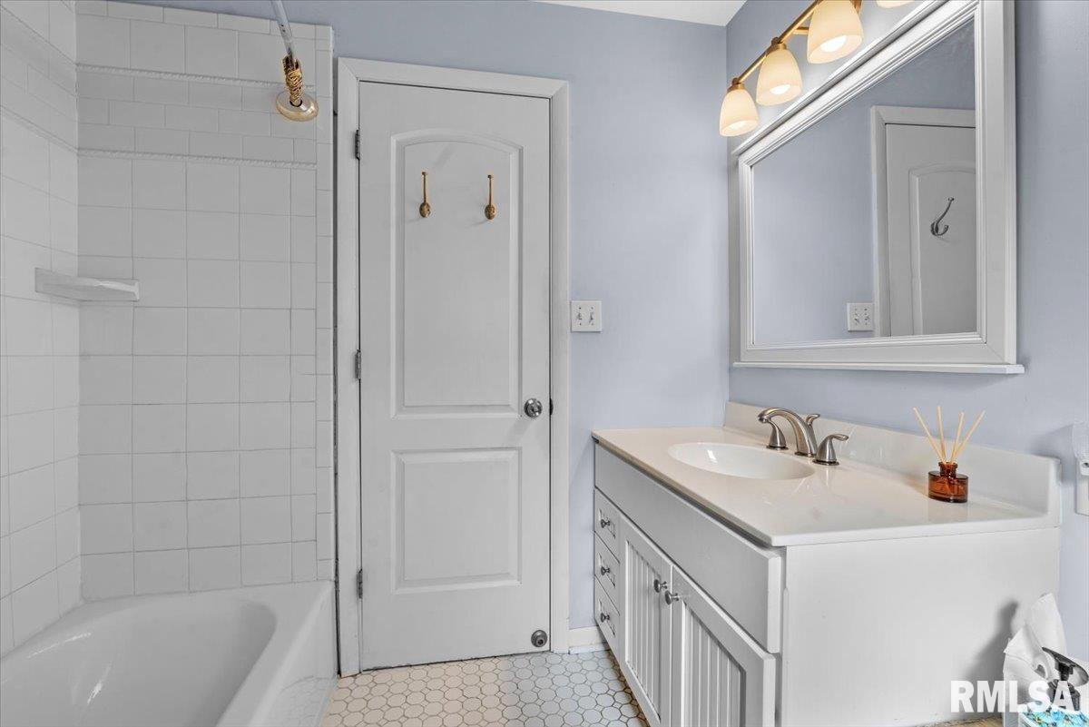 657 Woodland Avenue, Springfield, Illinois image 23
