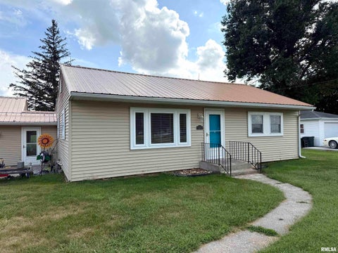 Homes For Sale - 200 Albers Street<br/> Golden, IL 62339