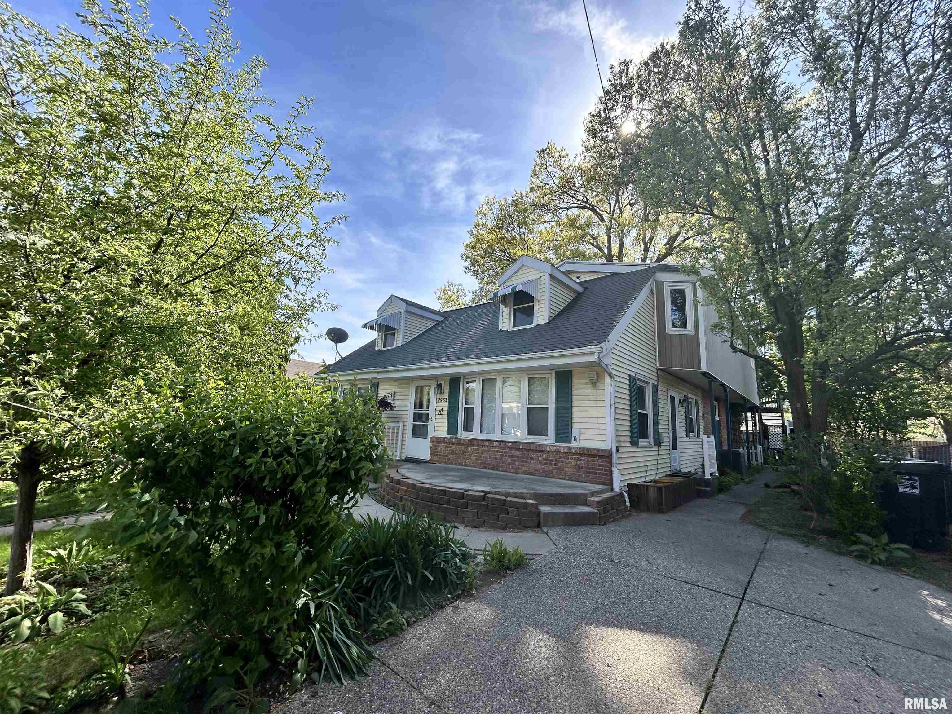 2963 9th Street, Moline, Illinois image 2
