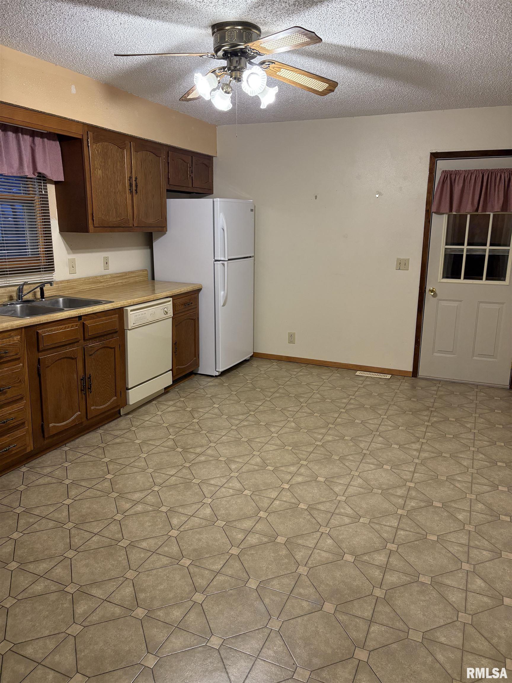 402 Stockdale Lane, Abingdon, Illinois image 6