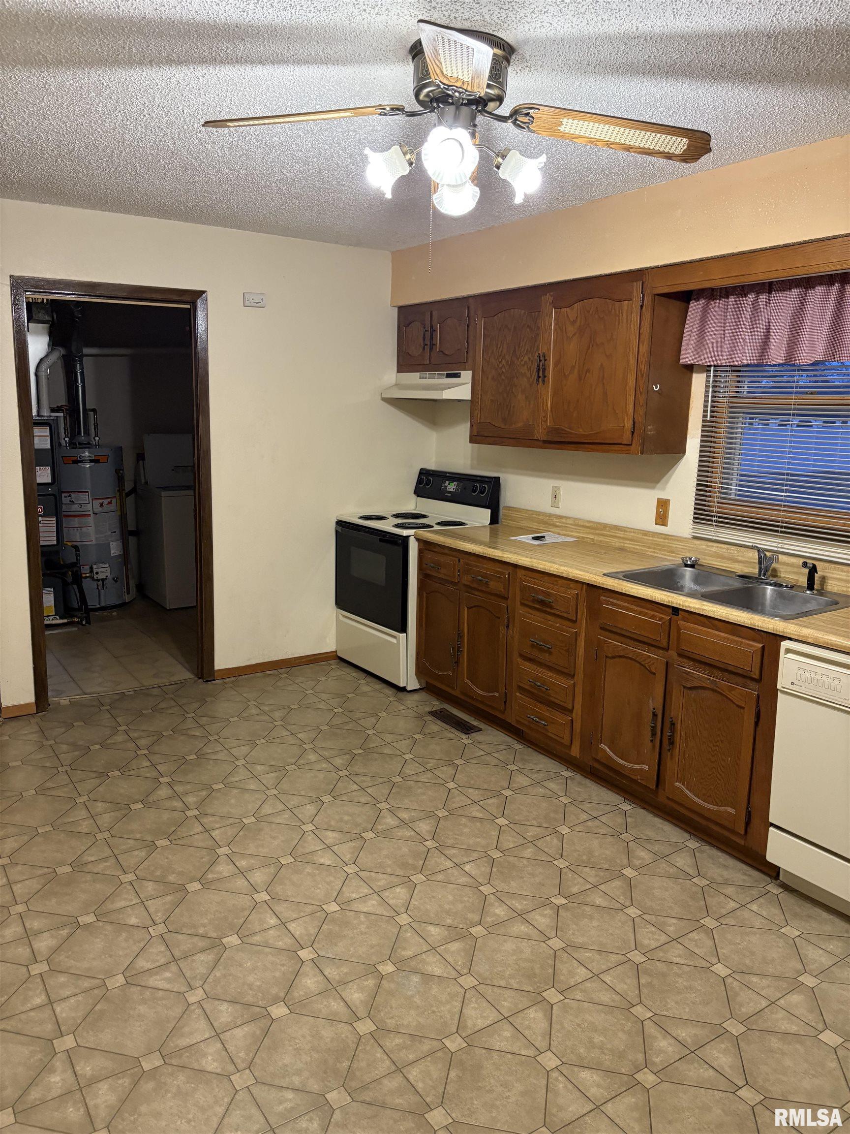 402 Stockdale Lane, Abingdon, Illinois image 3