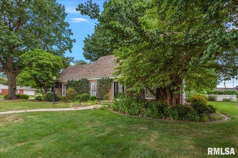 Homes For Sale - 600 Samuel Street<br/> Taylorville, IL 62568