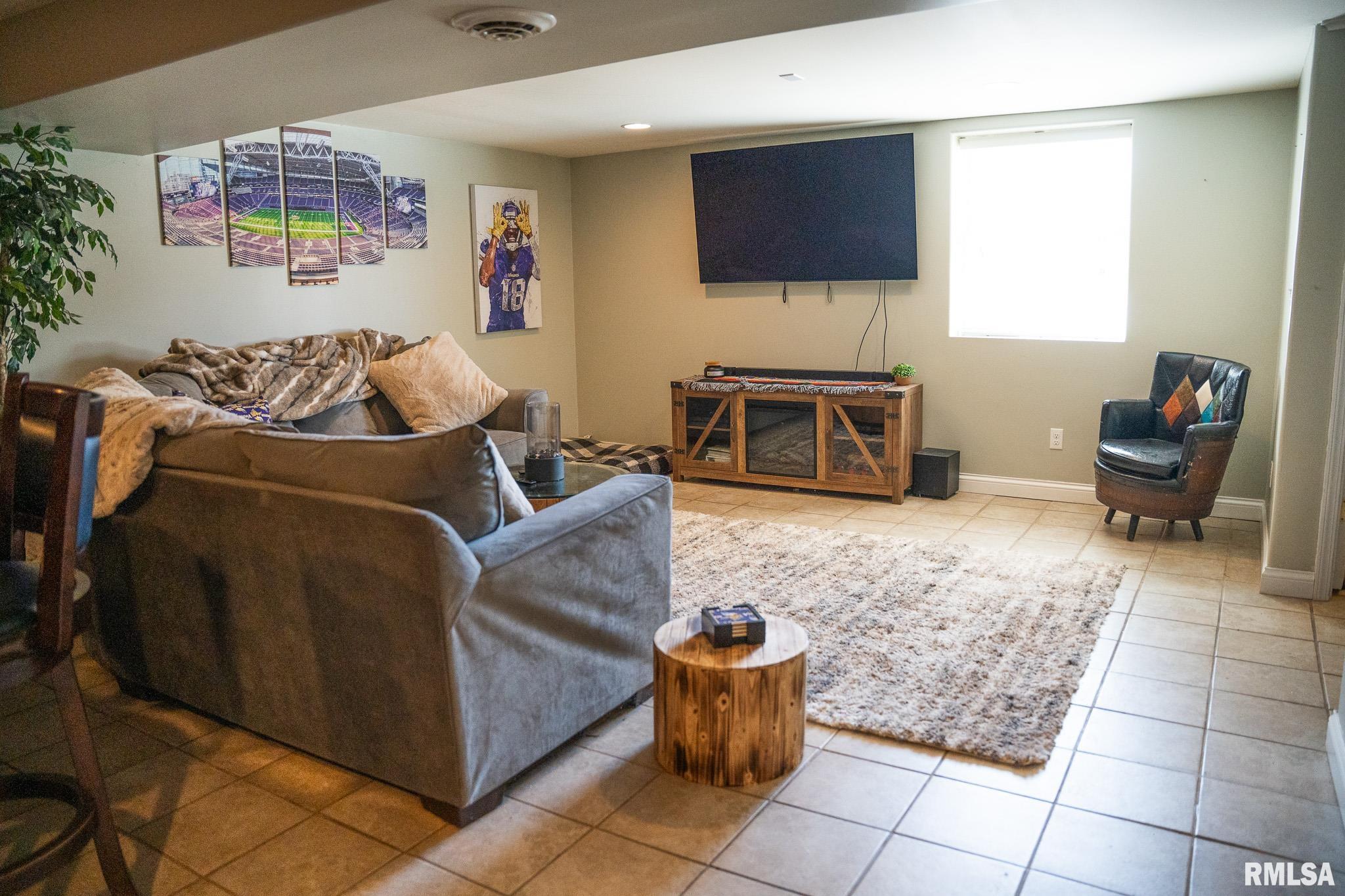 2114 W Westbrook Drive, Peoria, Illinois image 5