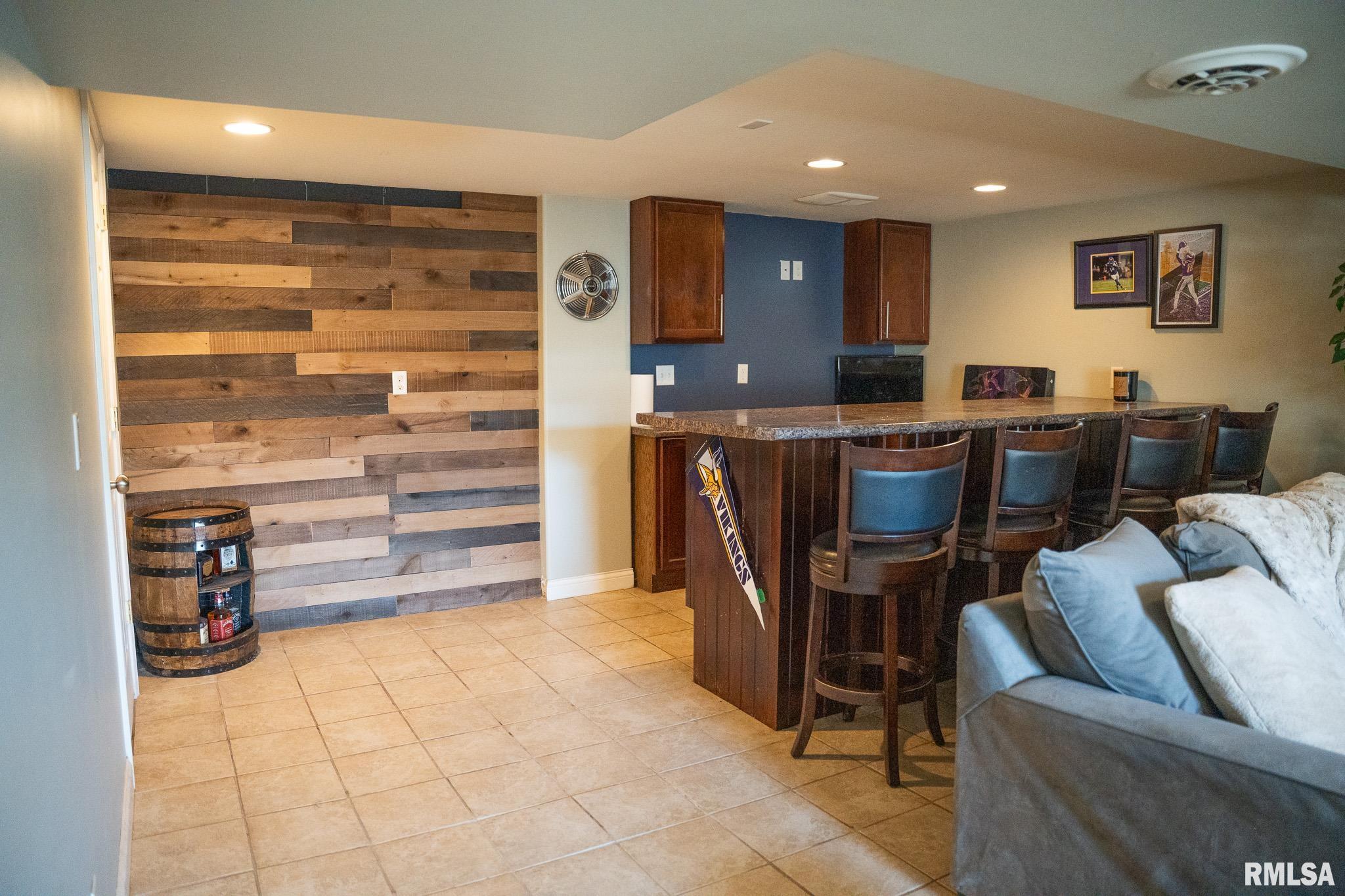 2114 W Westbrook Drive, Peoria, Illinois image 4