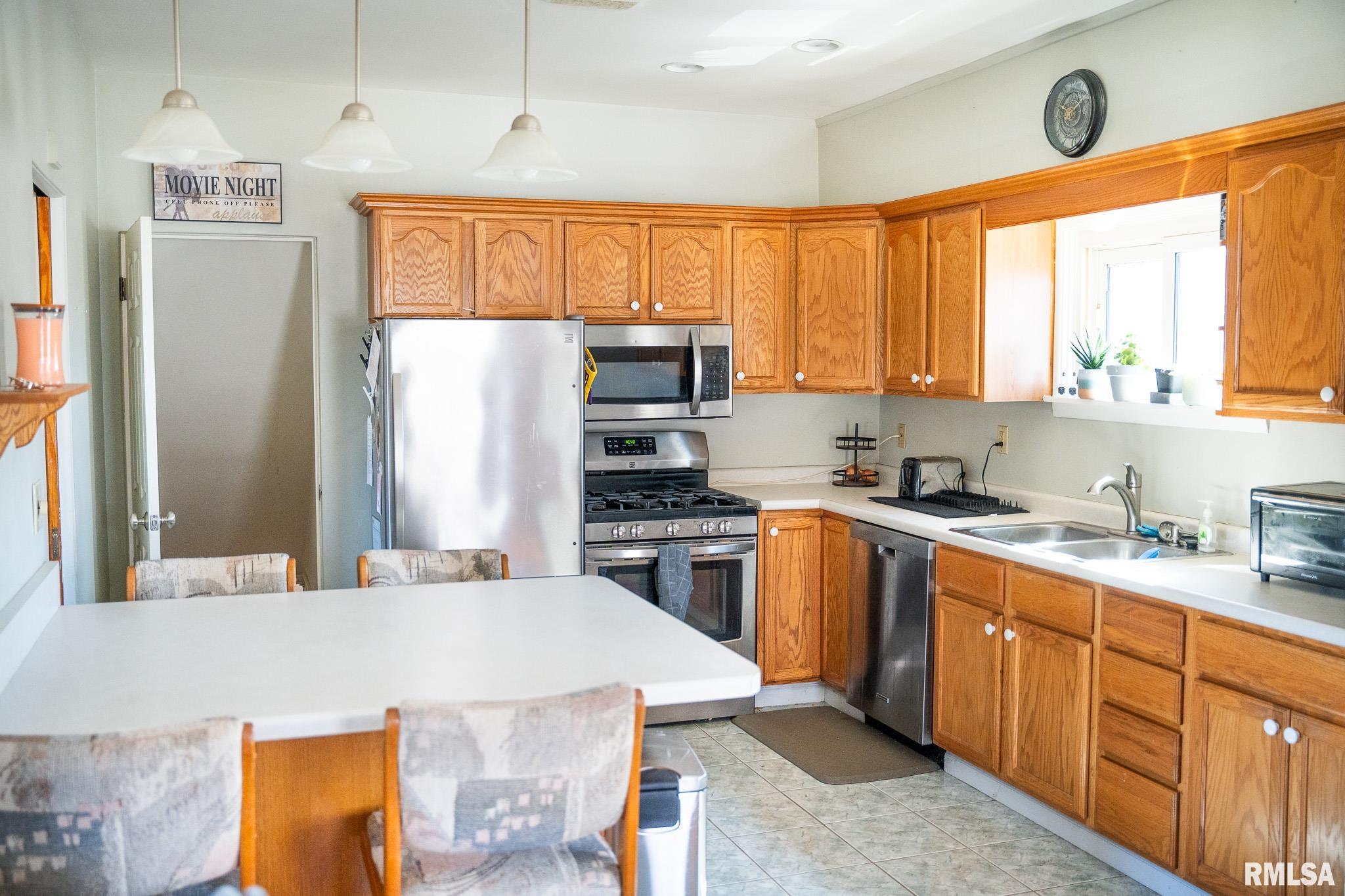 2114 W Westbrook Drive, Peoria, Illinois image 8